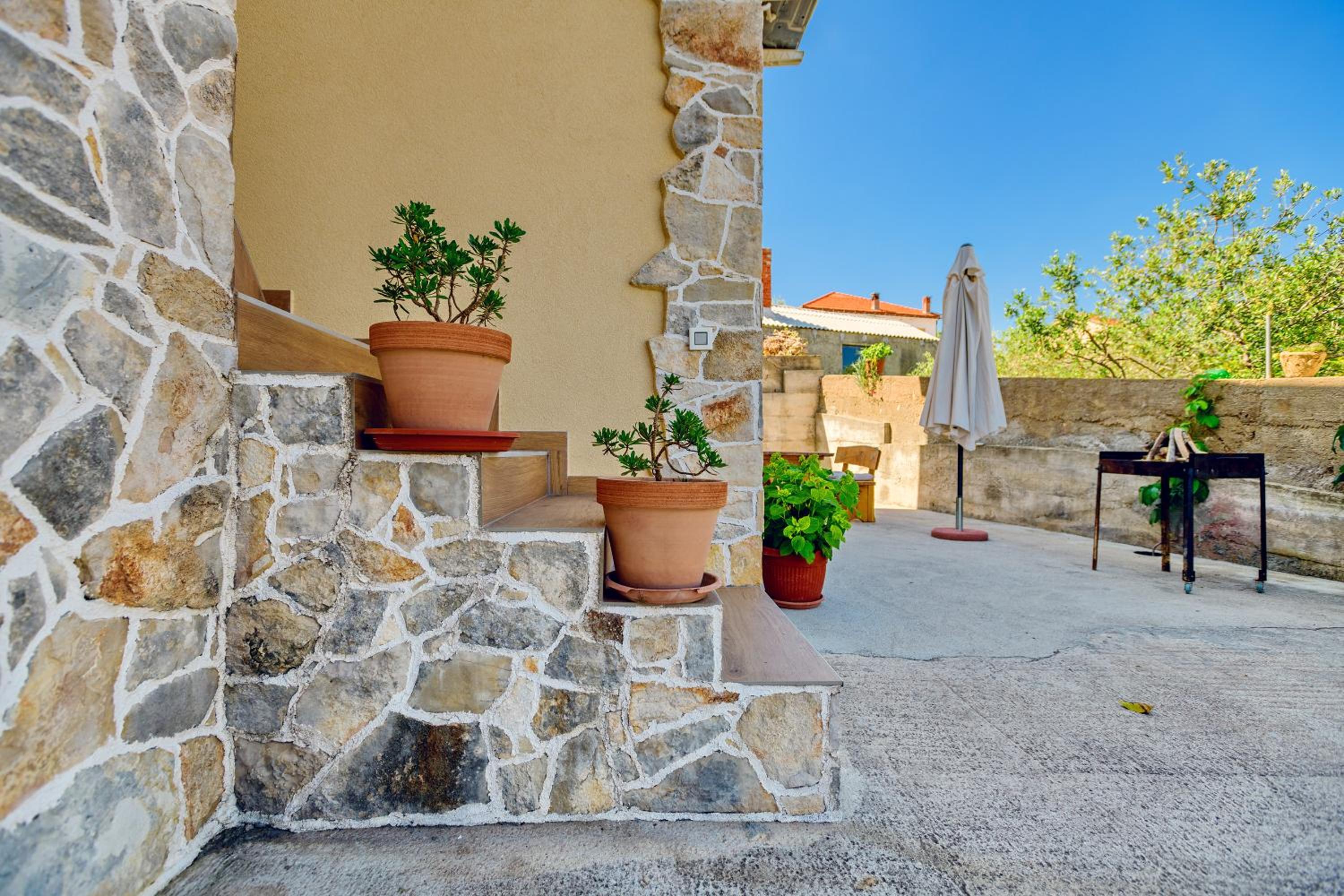 Stone house on the Batalaža Beach - Kali