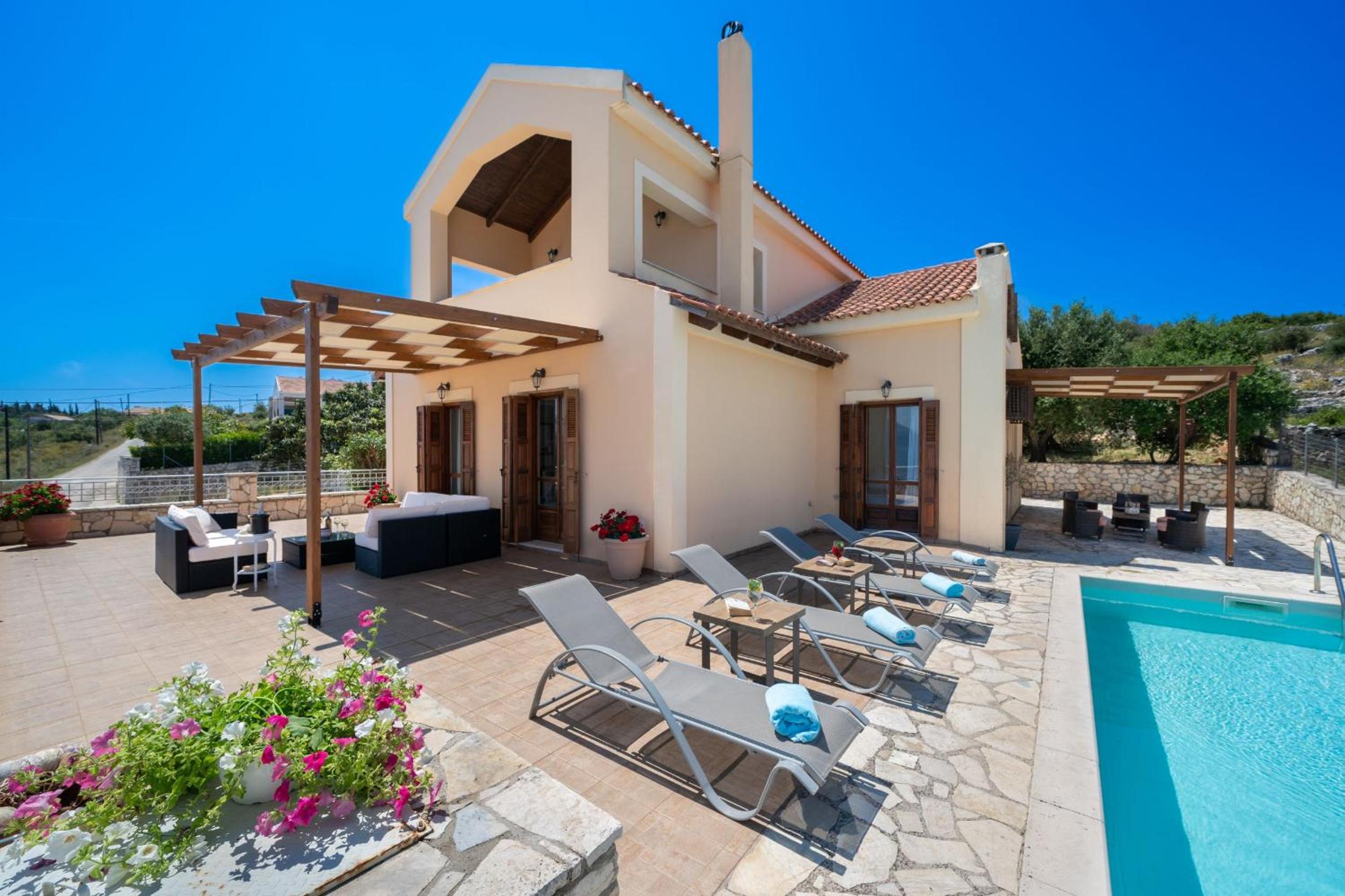 Guiscardos Luxury Villa view 3