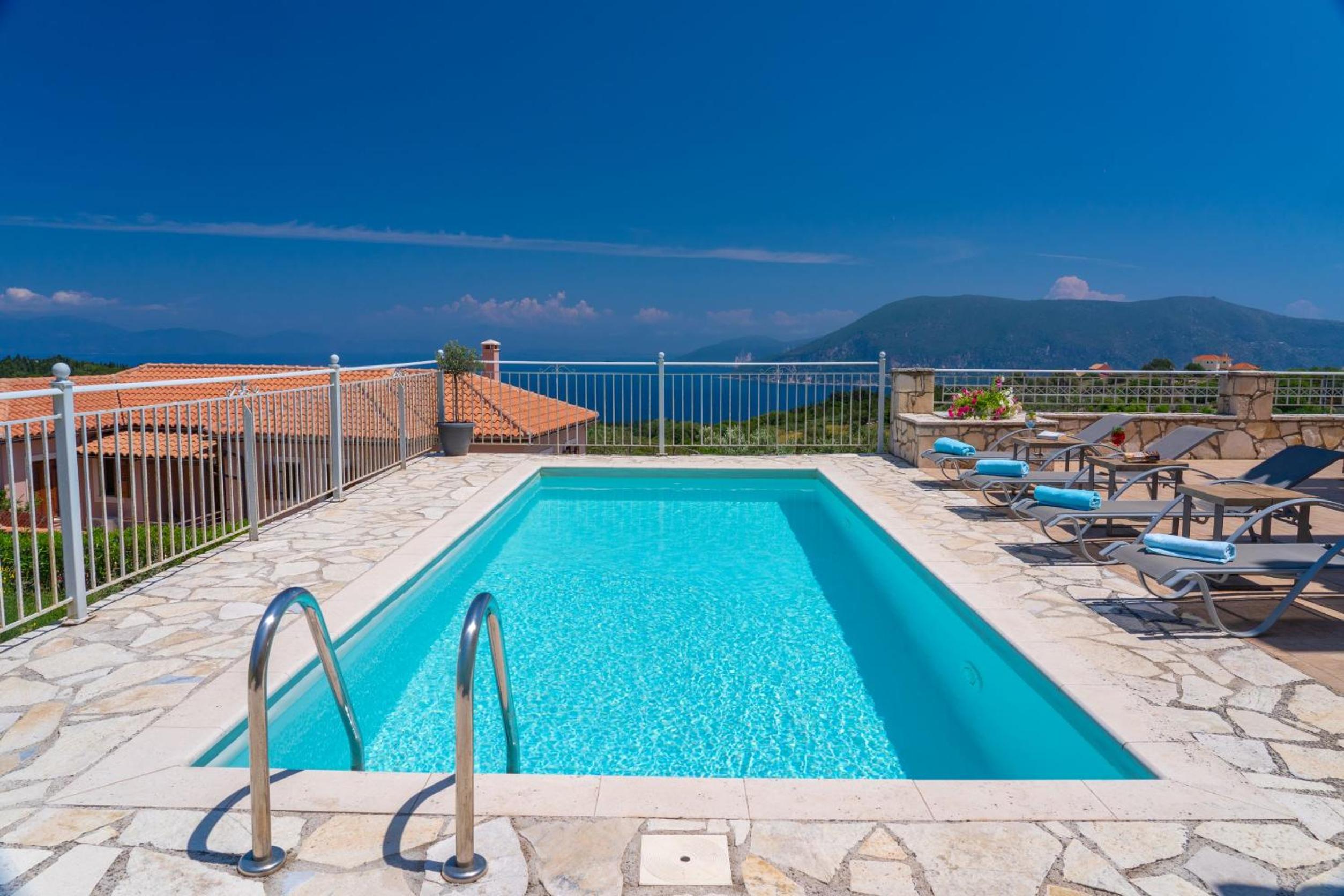 Guiscardos Luxury Villa view 5