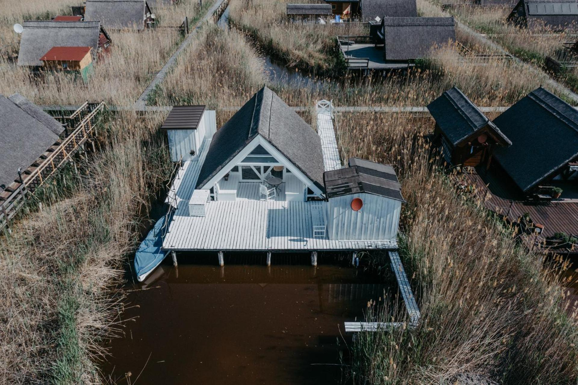 Seehütte Neusiedlersee "Strandhaus" inklusive Elektroboot view 5
