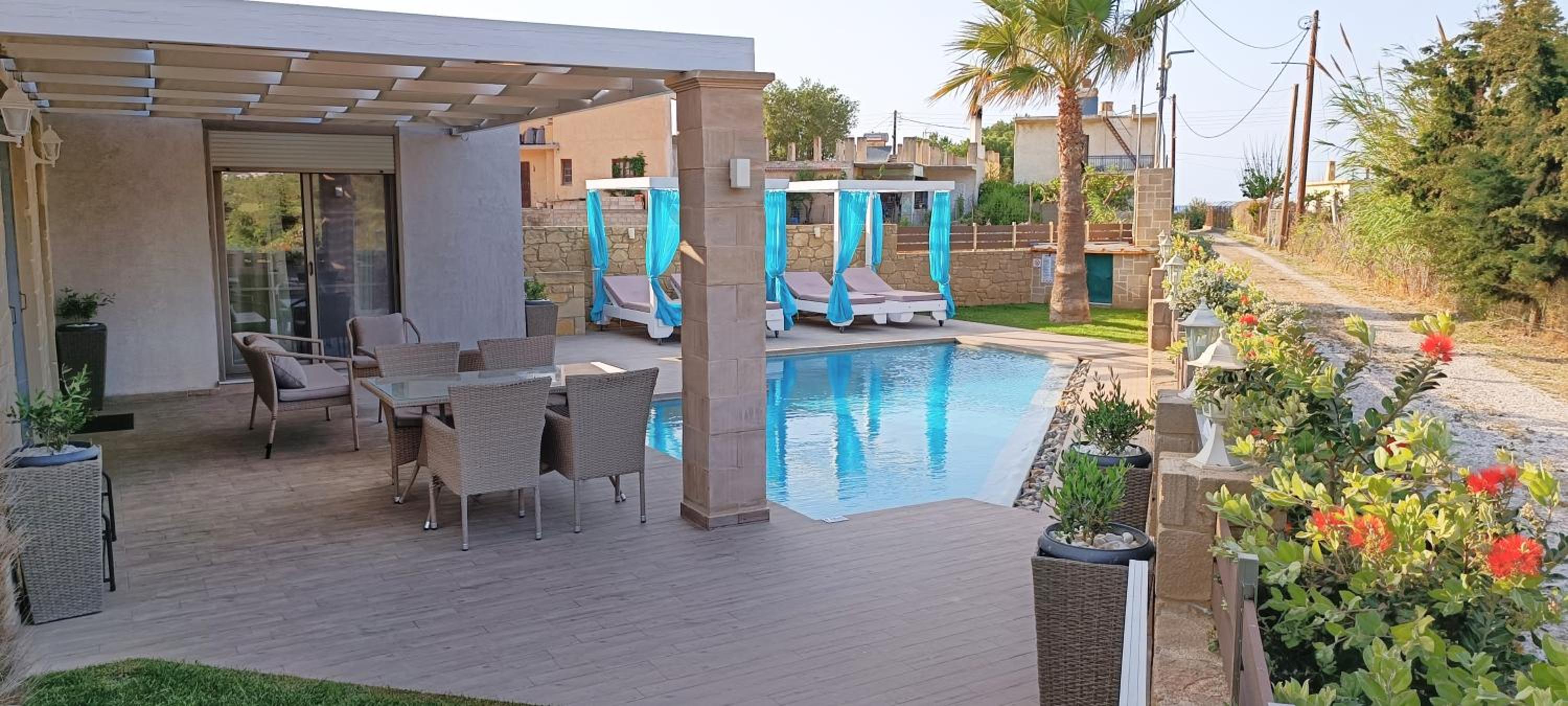 Elena Villa photo 3