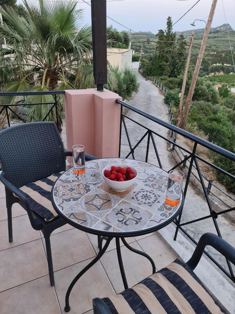 Villa Loutraki - Cozy House photo 2