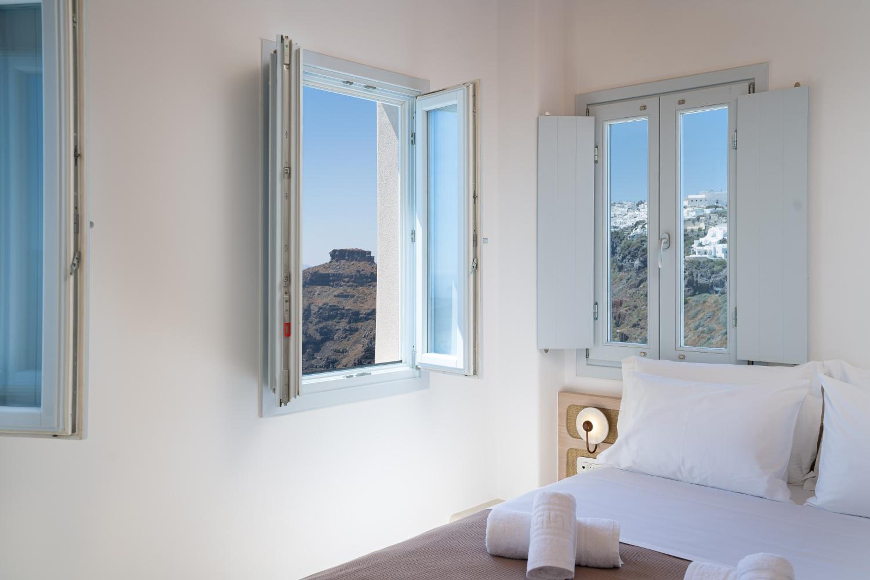 Airth Santorini Suites