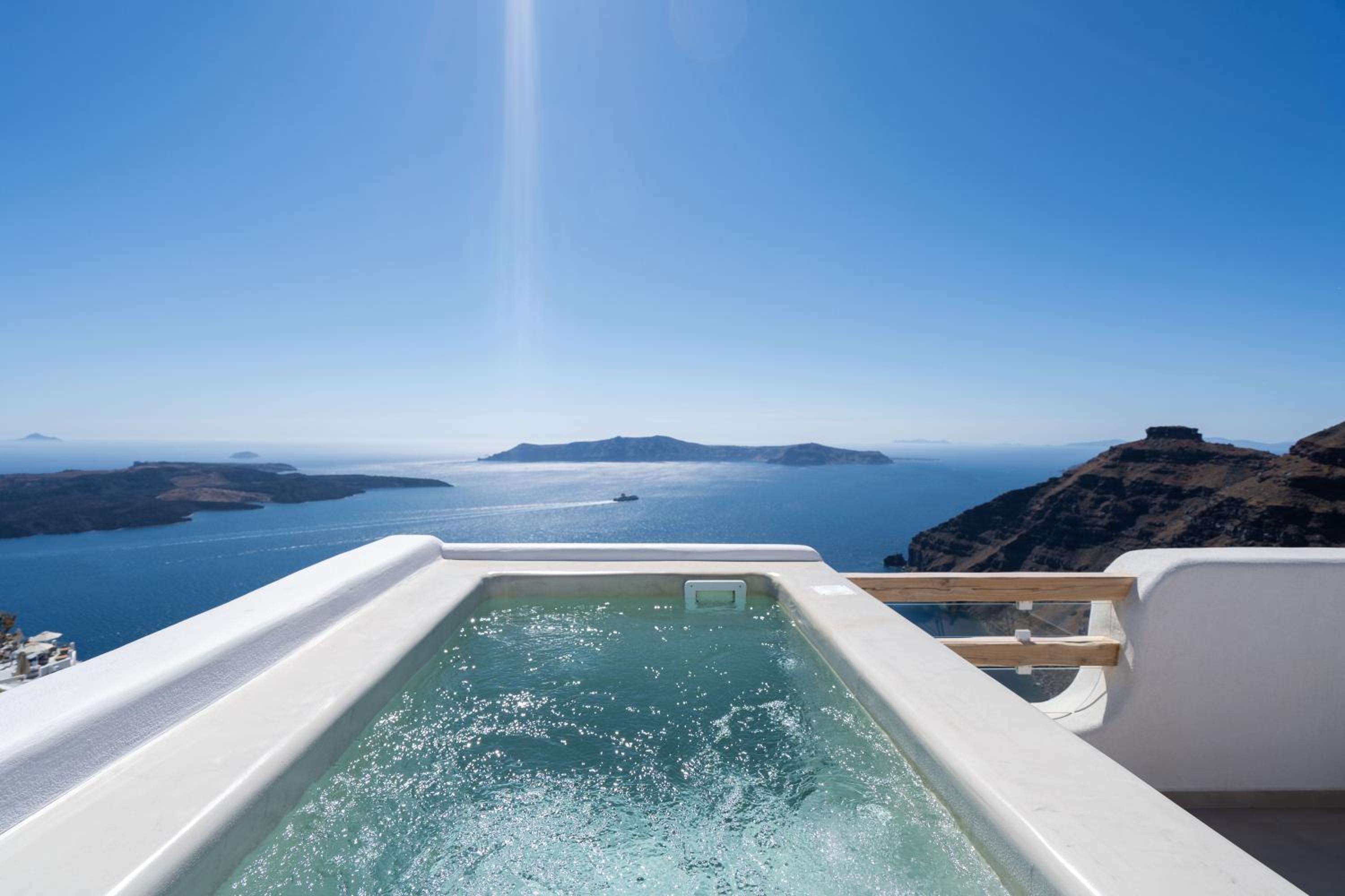 Airth Santorini Suites