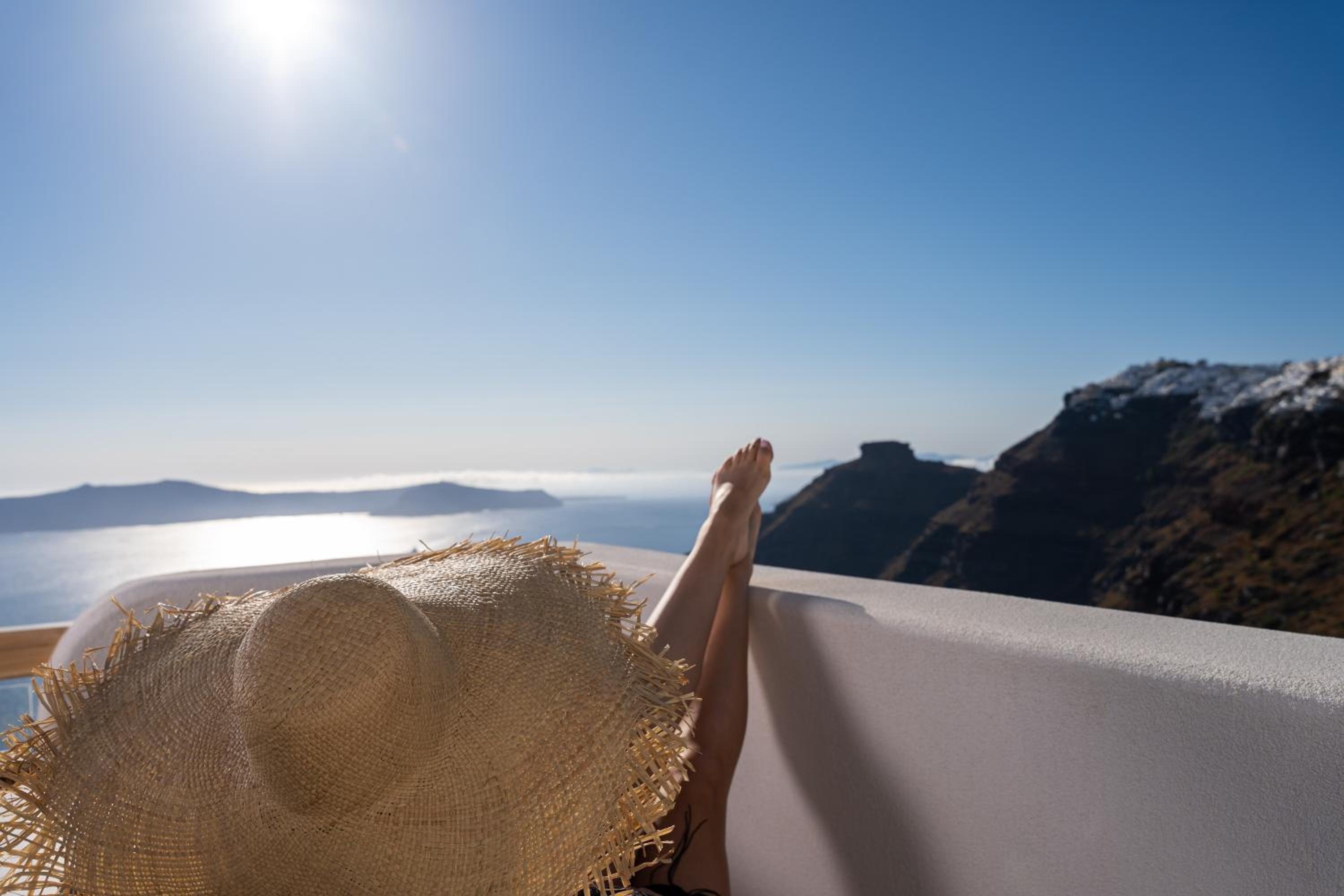 Airth Santorini Suites