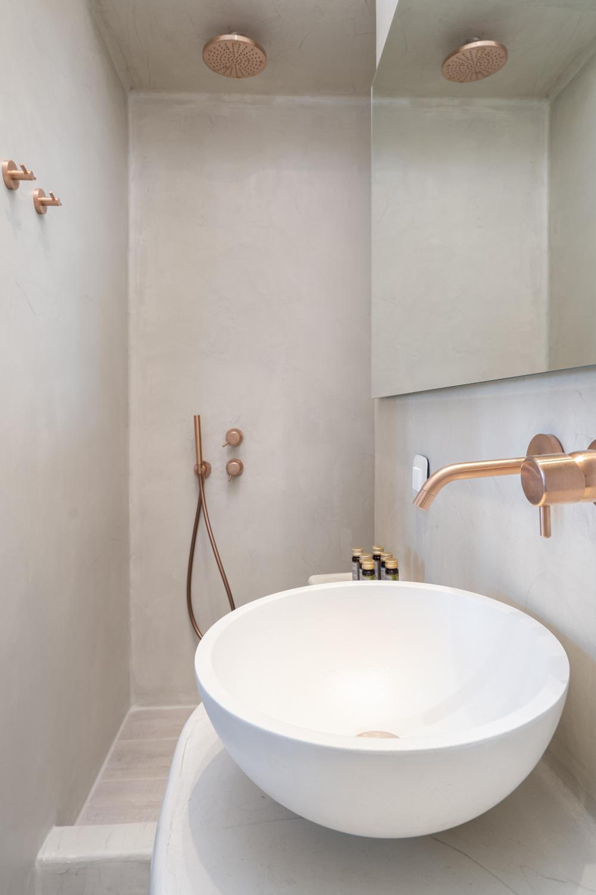 Airth Santorini Suites