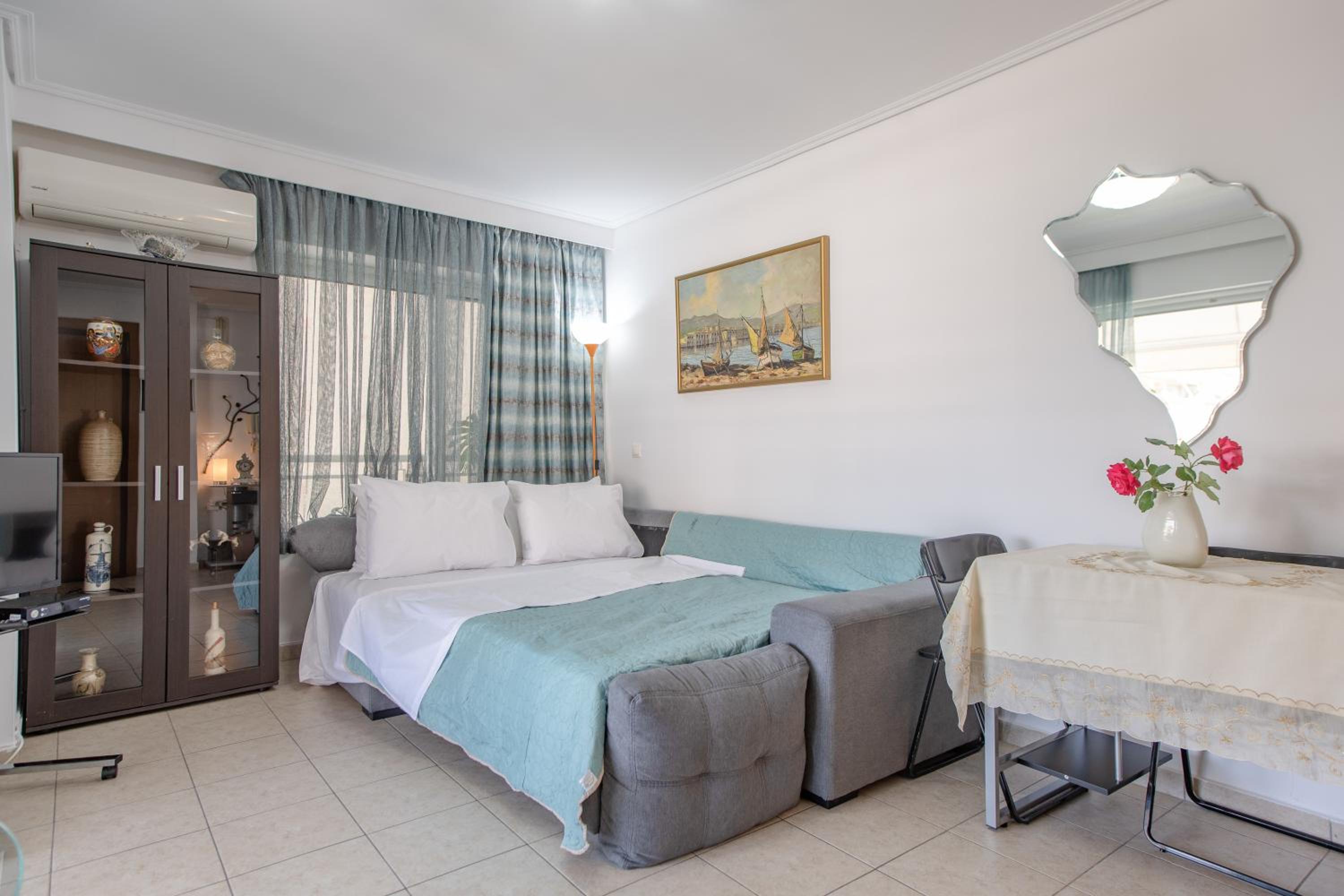 Flat w. Parking next to Flisvos Marina & SNFCC