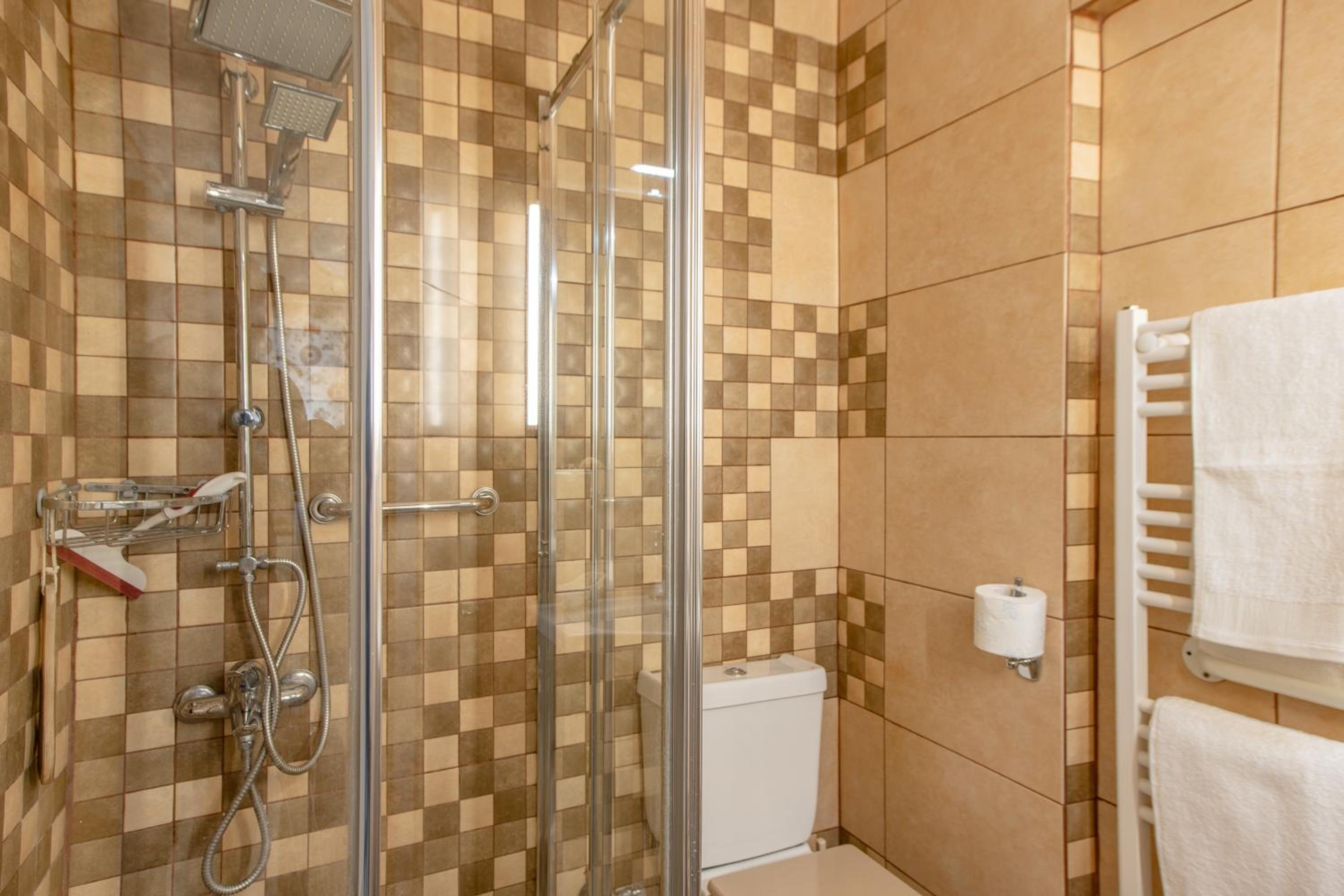 Flat w. Parking next to Flisvos Marina & SNFCC