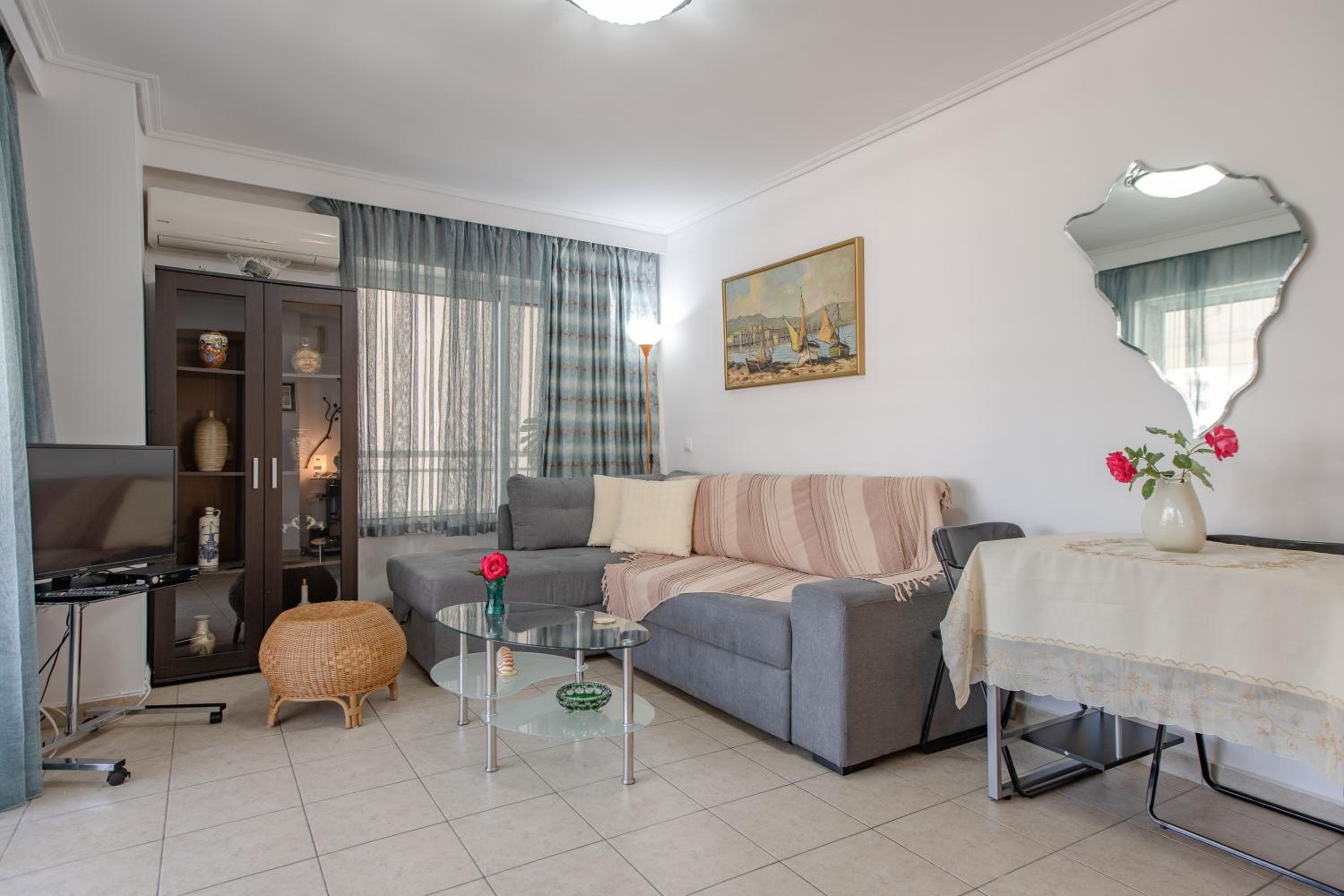 Flat w. Parking next to Flisvos Marina & SNFCC