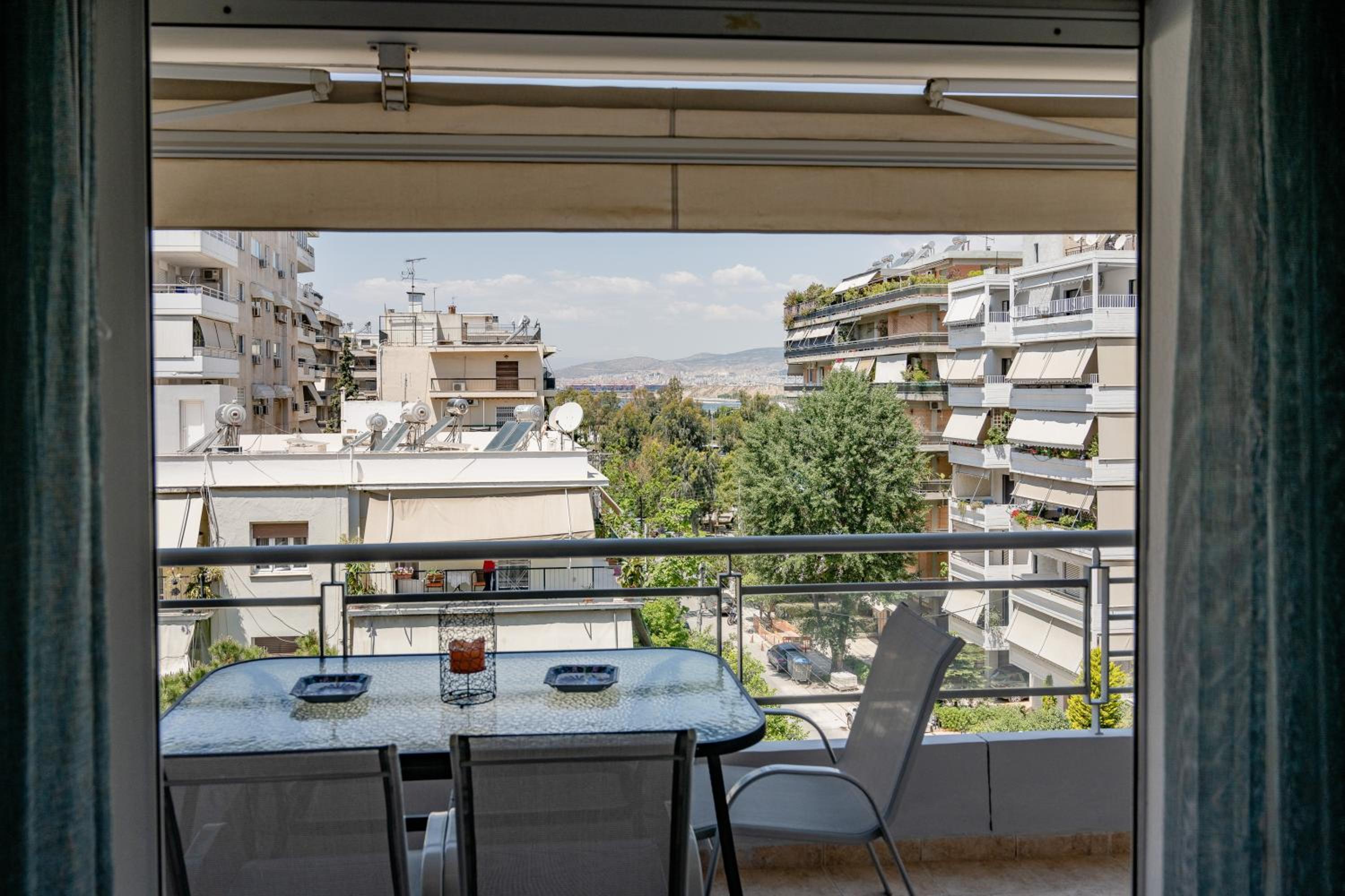 Flat w. Parking next to Flisvos Marina & SNFCC