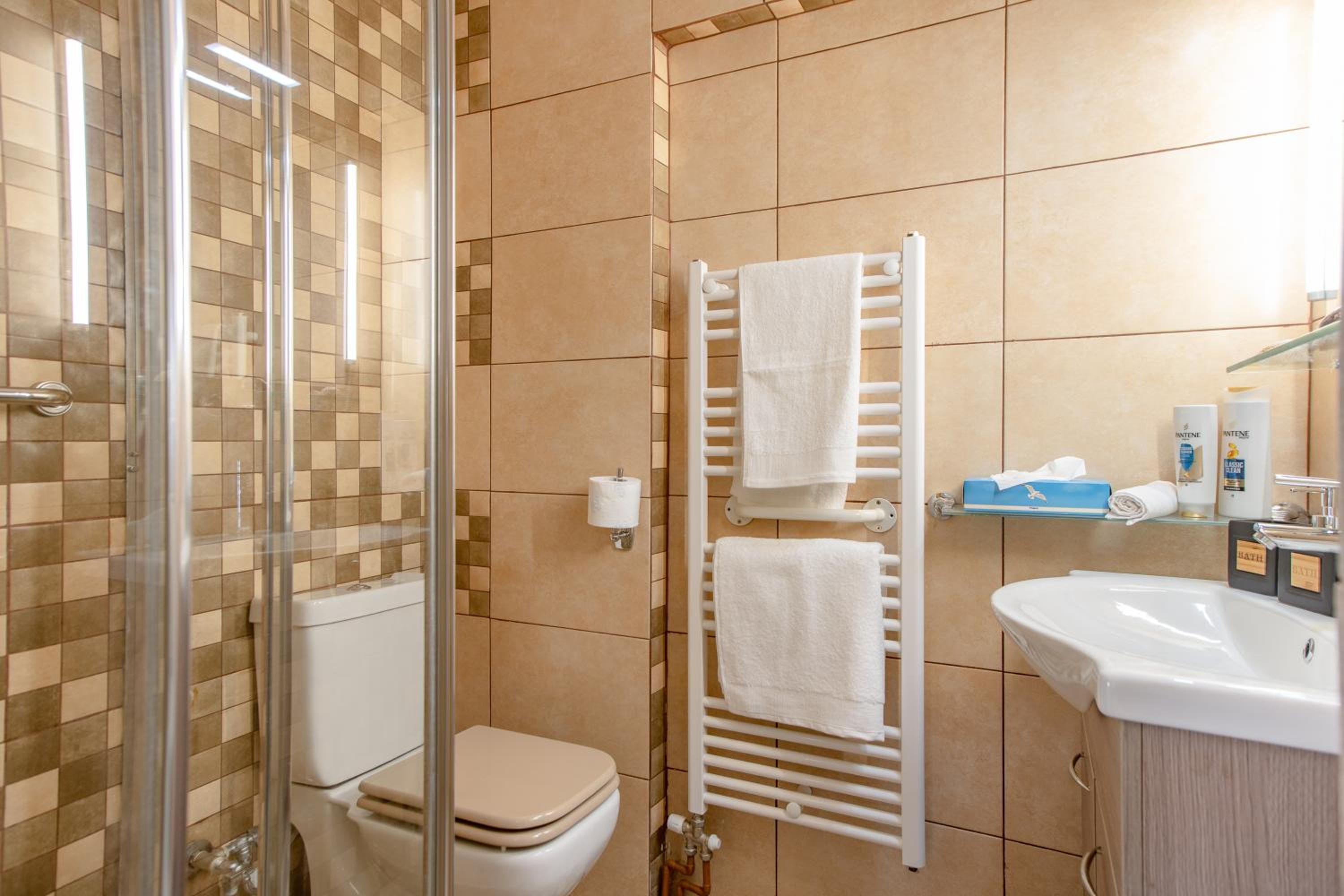 Flat w. Parking next to Flisvos Marina & SNFCC