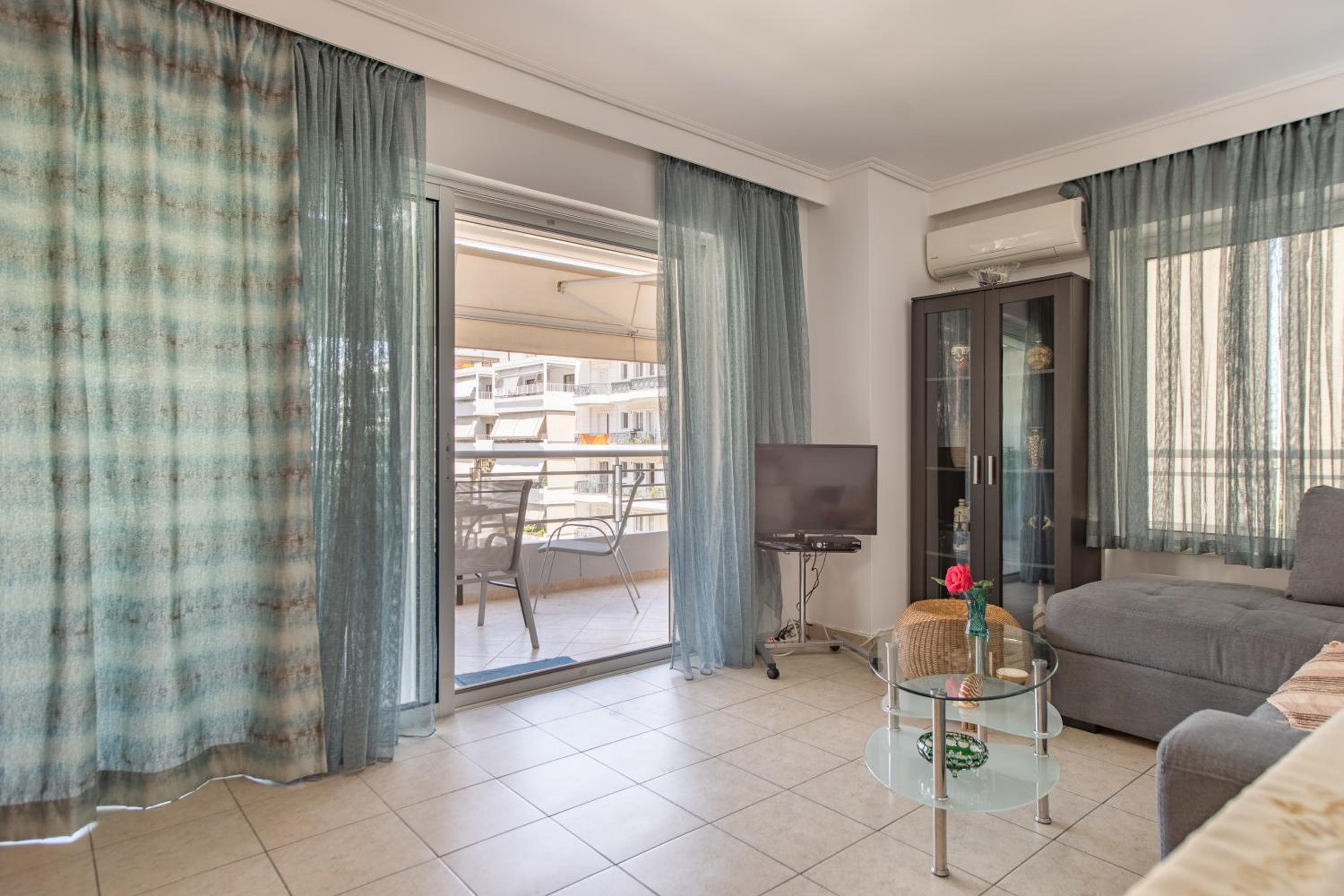 Flat w. Parking next to Flisvos Marina & SNFCC