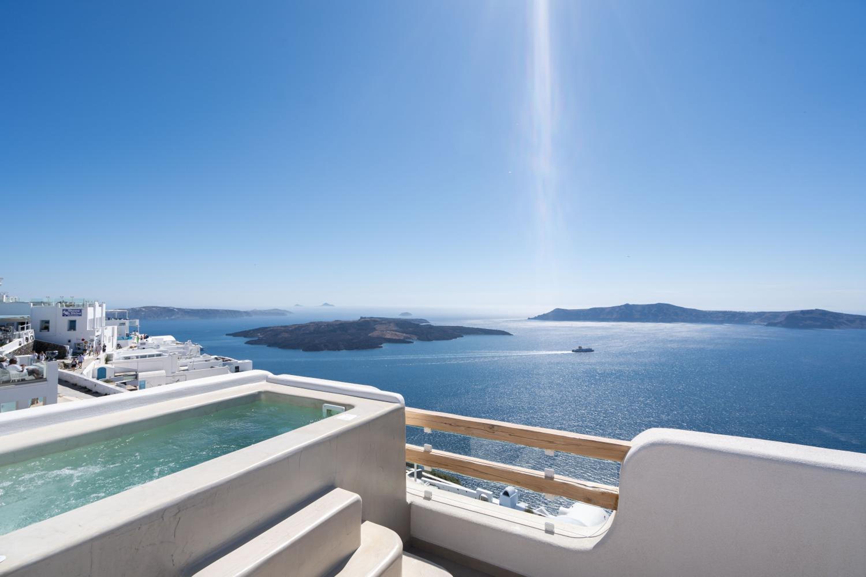 Airth Santorini Suites