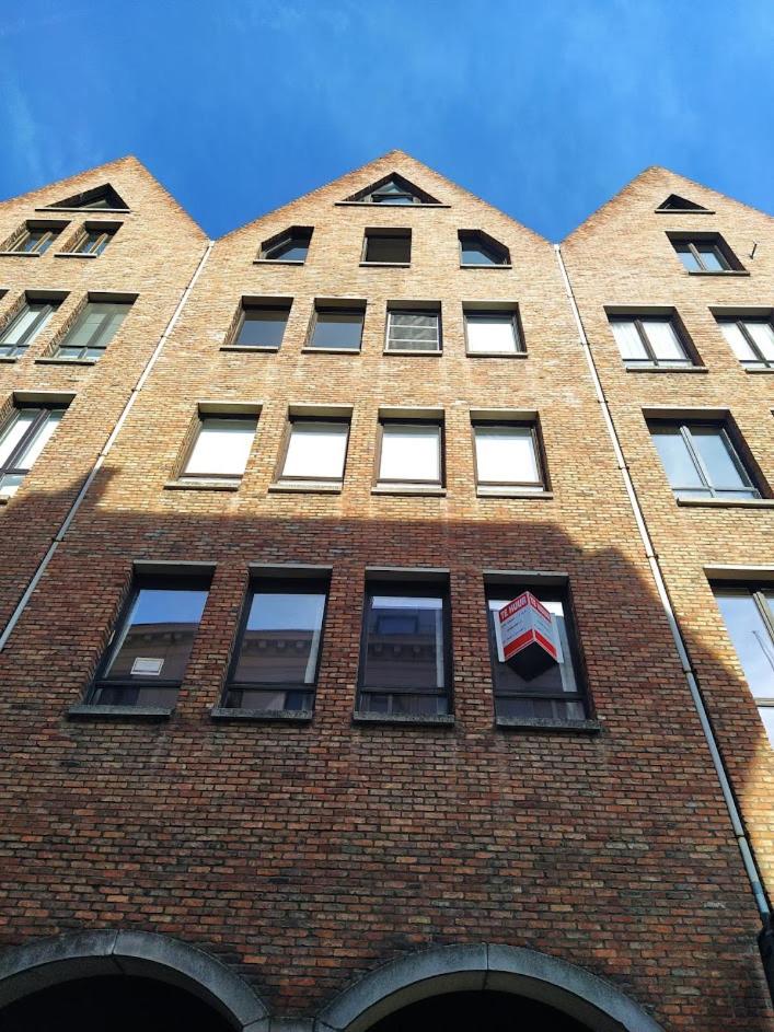 Historical center Antwerp, all on foot view 3