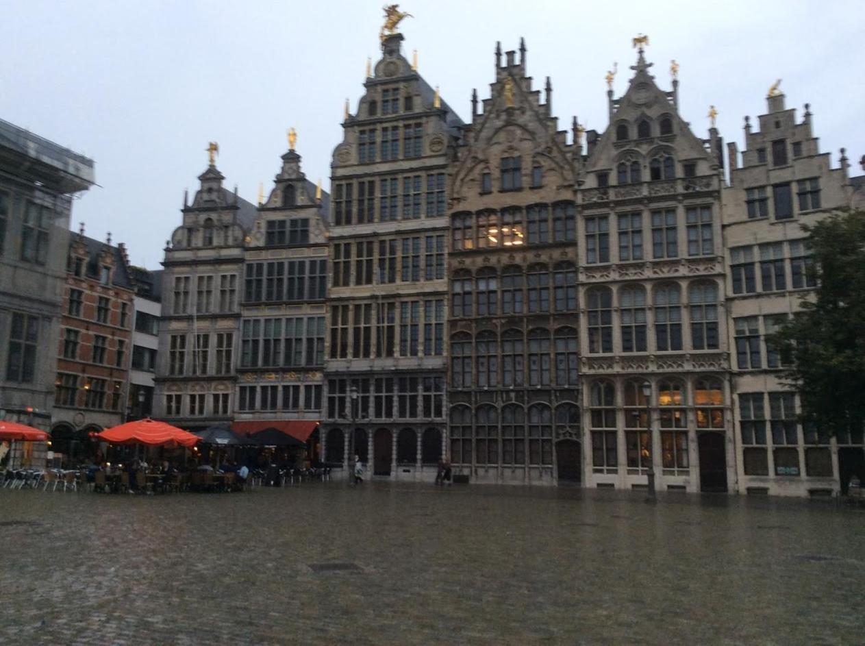 Historical center Antwerp, all on foot view 4