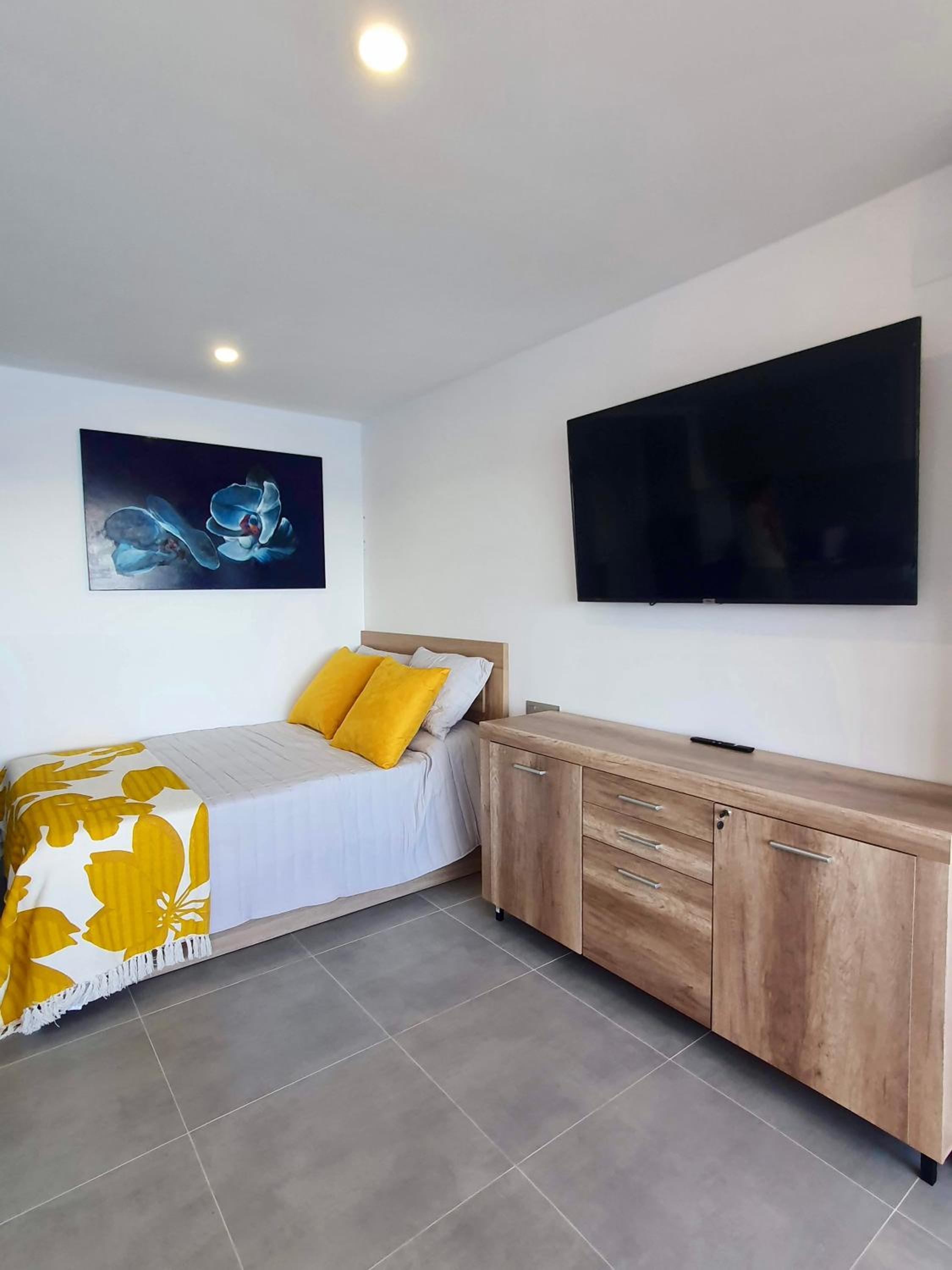 Playa Poniente Benidorm en Benidorm — hotel room