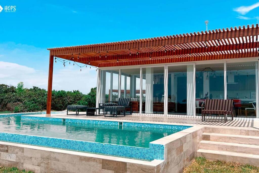 HOP BUZIOS exclusiva oasis y playa en Chincha