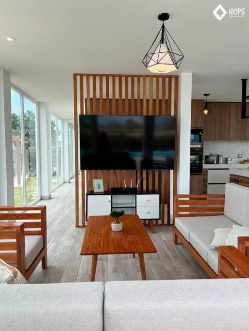 HOP BUZIOS exclusiva oasis y playa en Chincha