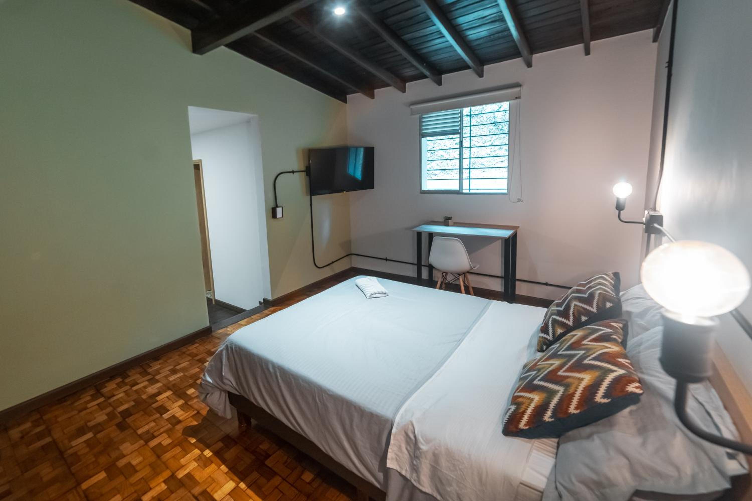 Cozy apartment in Poblado near Envigado FRN104