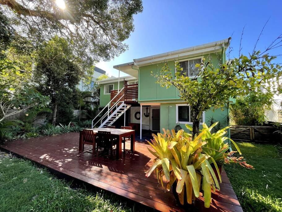 BEACHED @ YAMBA (water views, dog friendly, air con)