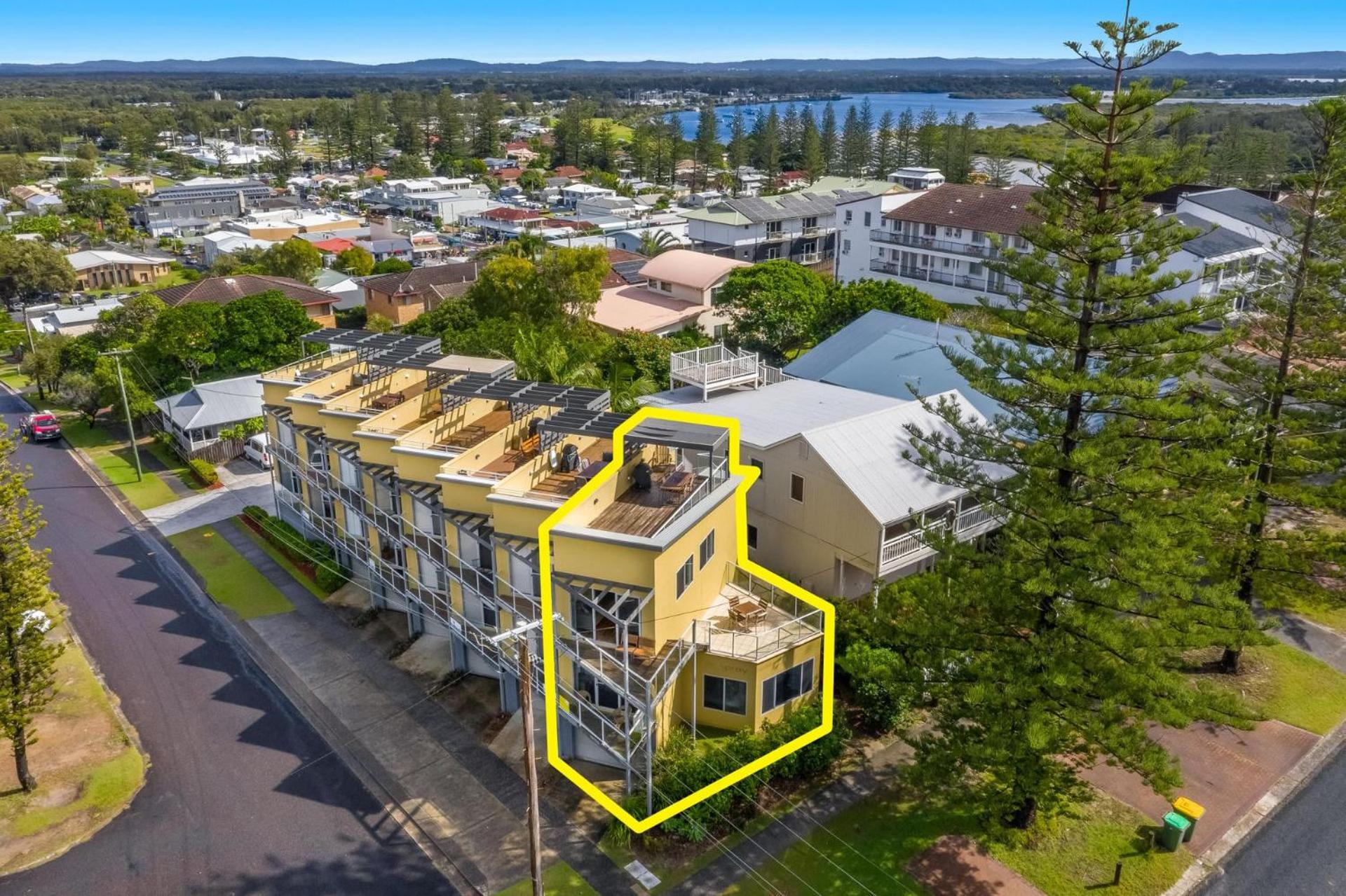Seaspray 1 - Stones throw from Main Beach - Holiday Yamba