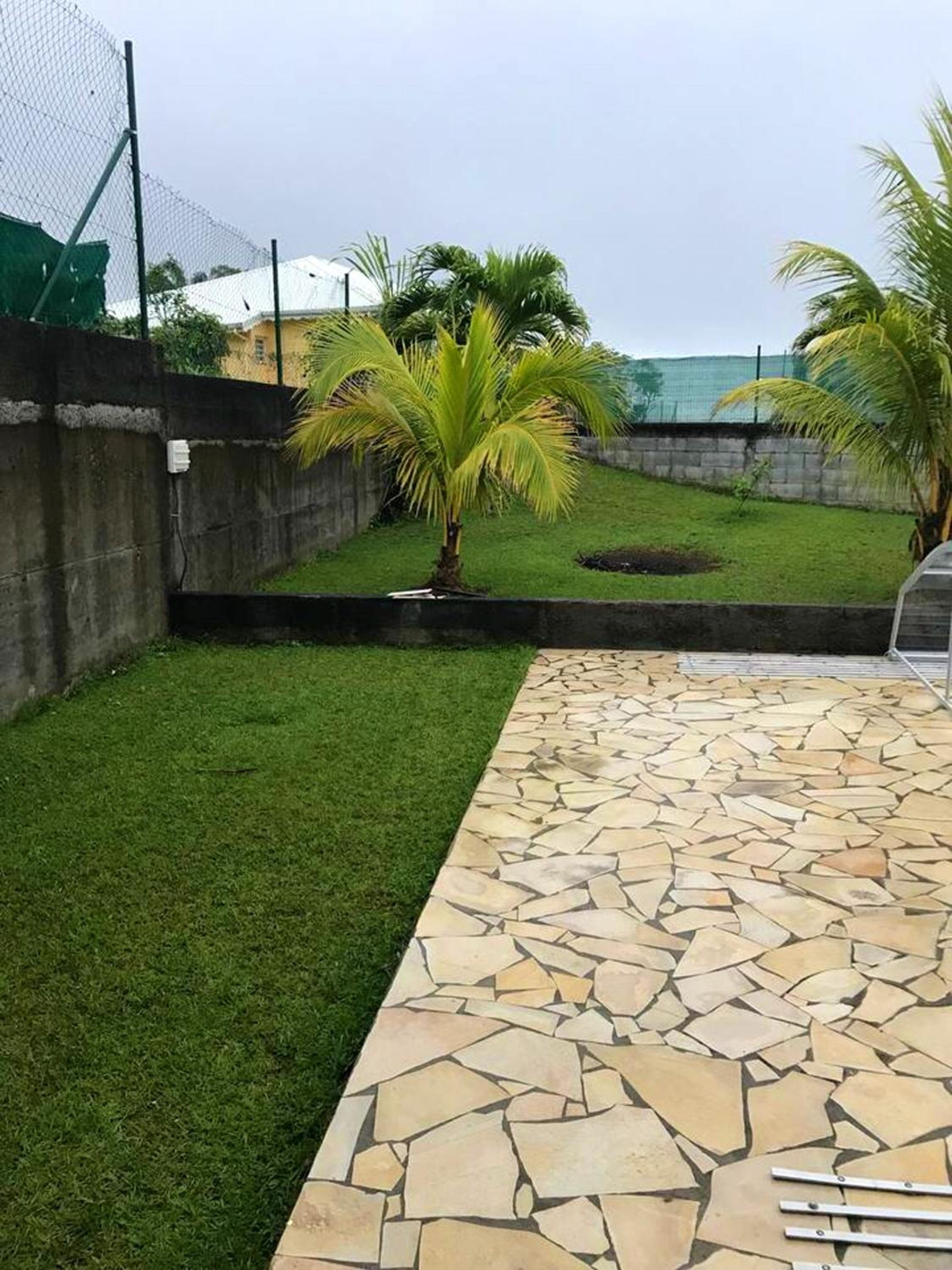 Appartement confort à Sainte-Rose avec piscine partagée view 2
