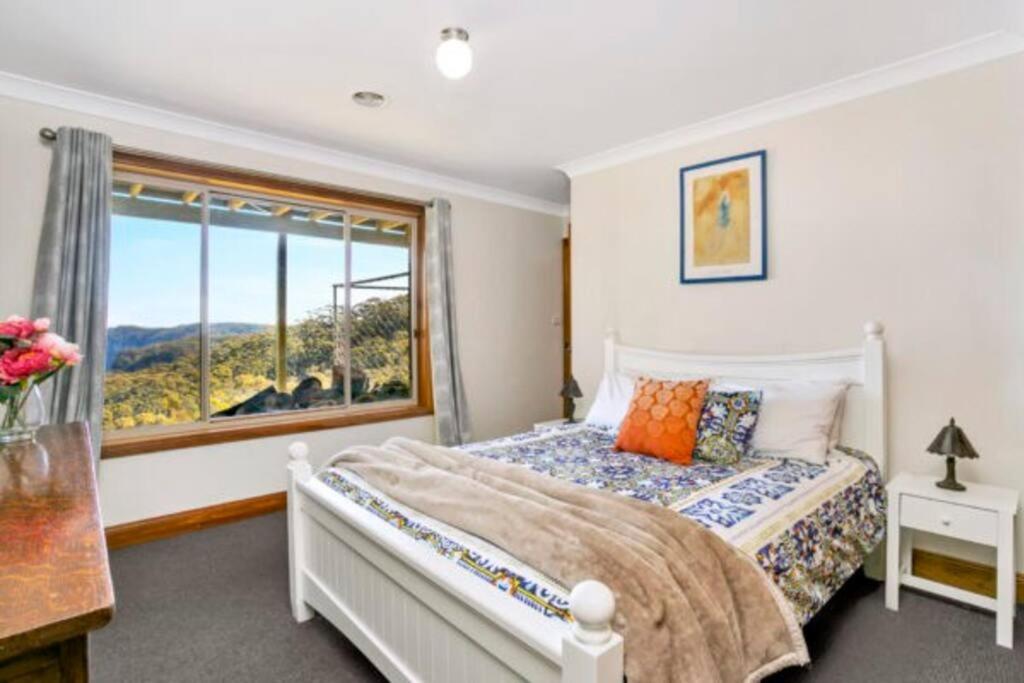 Narrow Neck Lodge