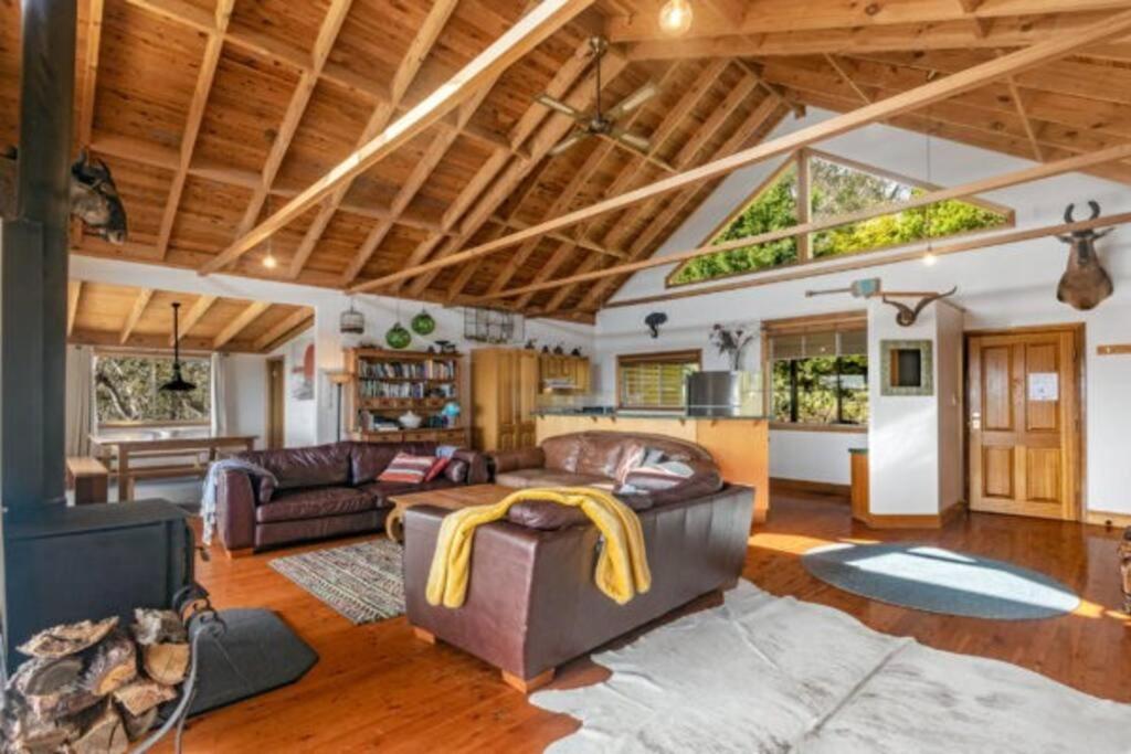 Narrow Neck Lodge