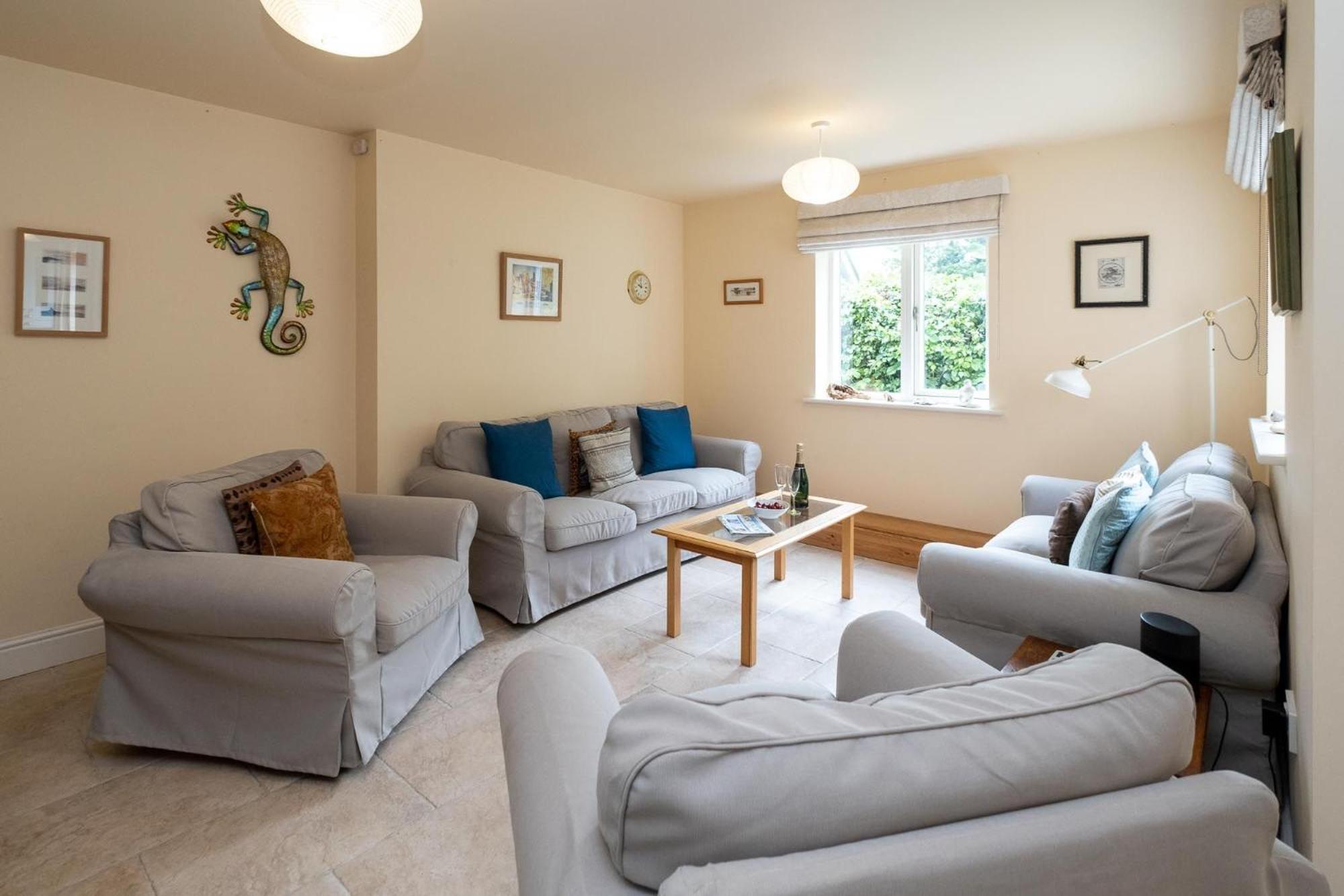 Willow House in Knodishall, Sleeps 7 - Only a short drive from Aldeburgh, Thorpeness & Snape Maltings - Managed by Aldeburgh Coastal Cottages view 3