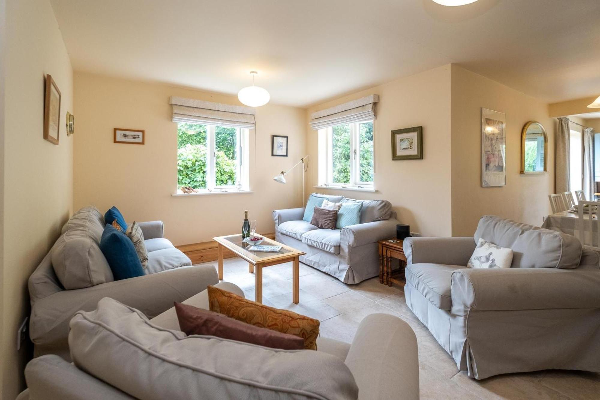 Willow House in Knodishall, Sleeps 7 - Only a short drive from Aldeburgh, Thorpeness & Snape Maltings - Managed by Aldeburgh Coastal Cottages view 4