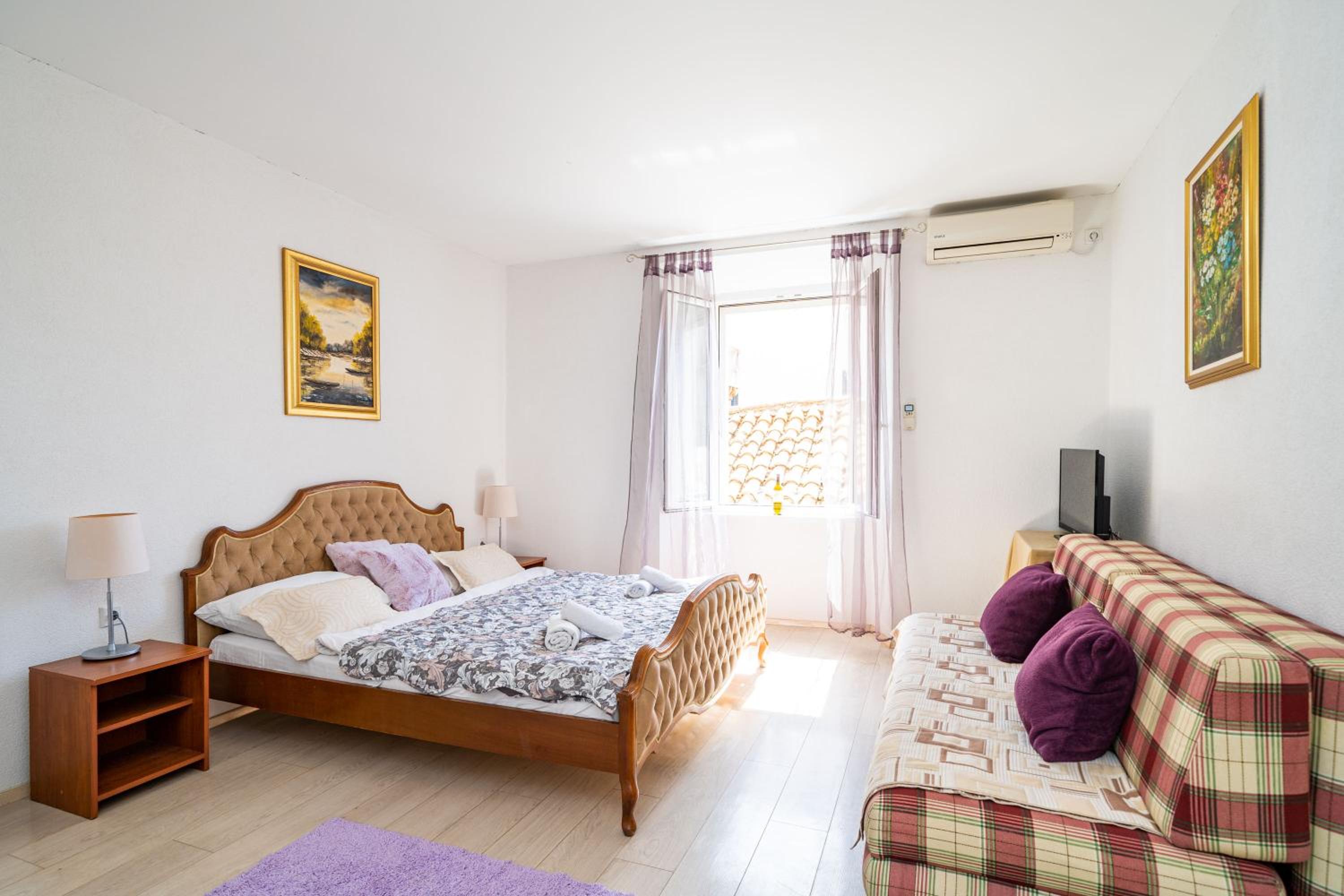 Deluxe Rooms with a terrace view at Old City Gate
