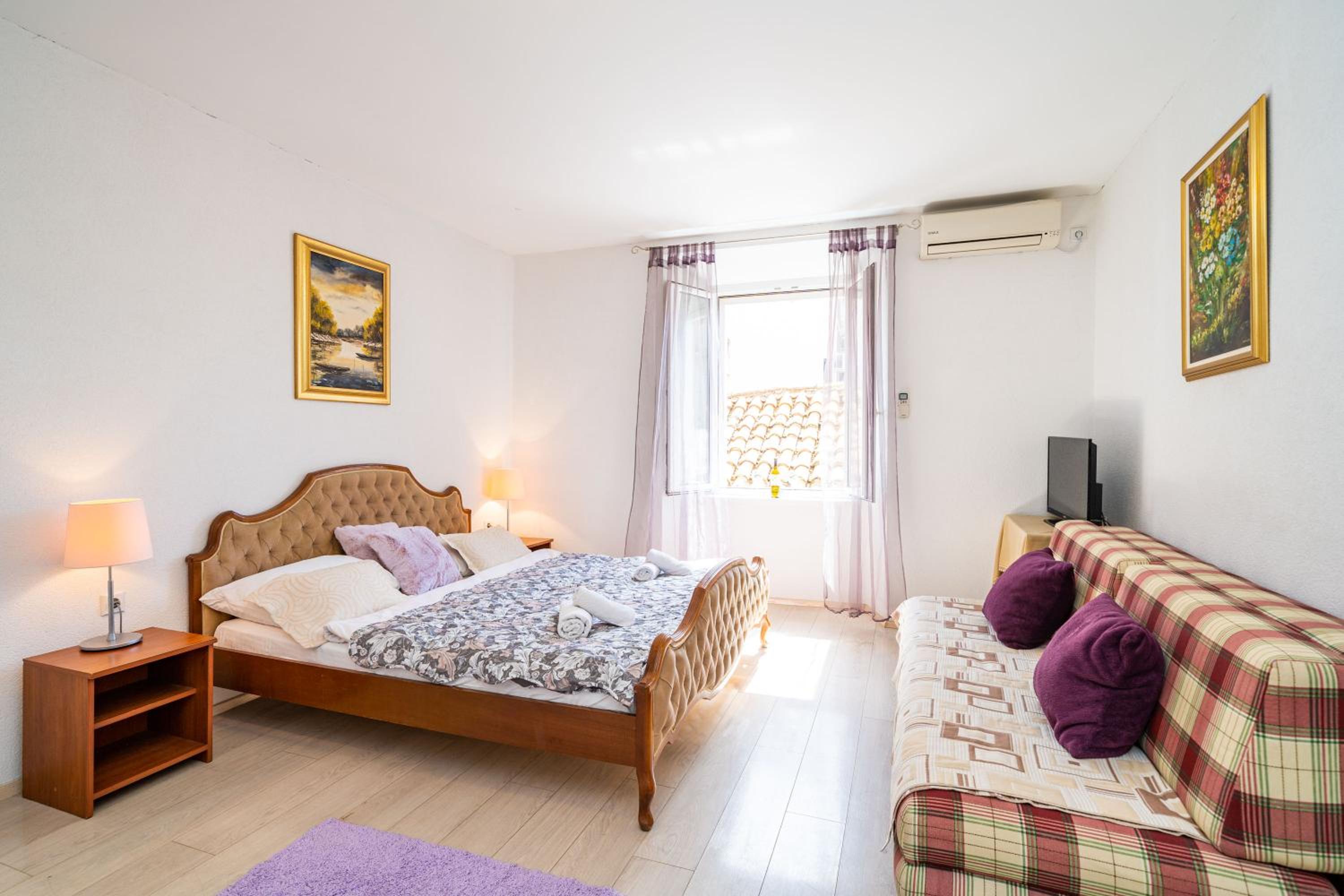Deluxe Rooms with a terrace view at Old City Gate