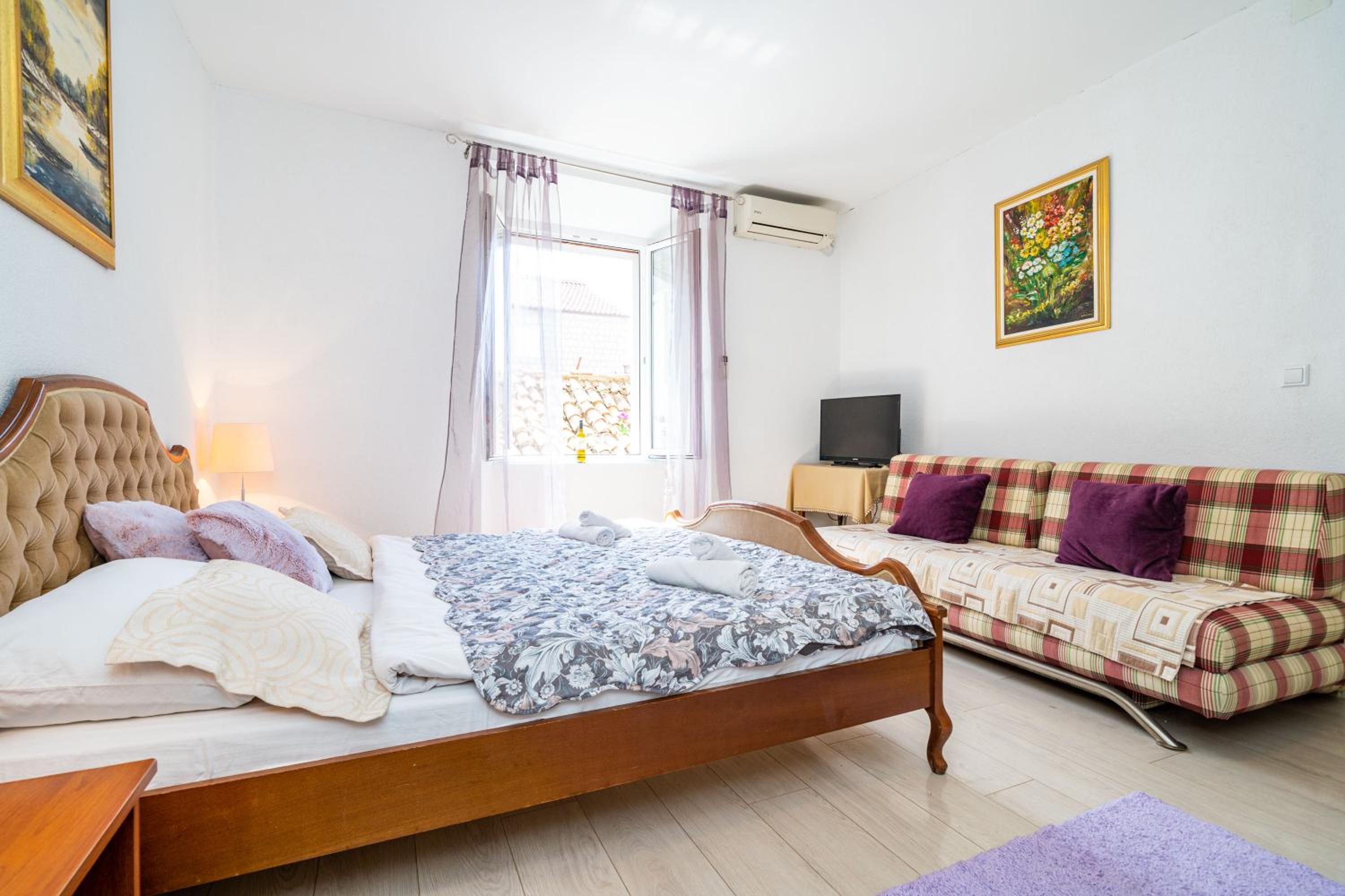 Deluxe Rooms with a terrace view at Old City Gate