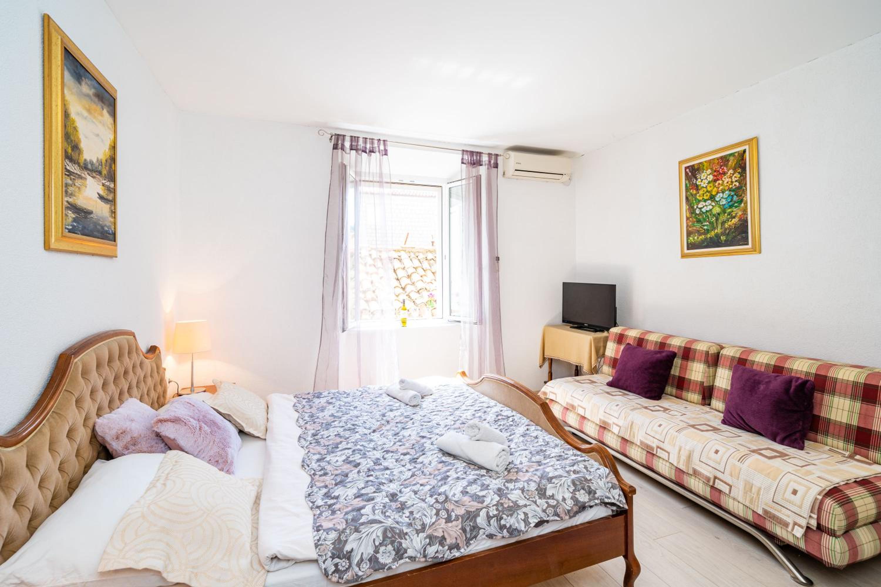 Deluxe Rooms with a terrace view at Old City Gate