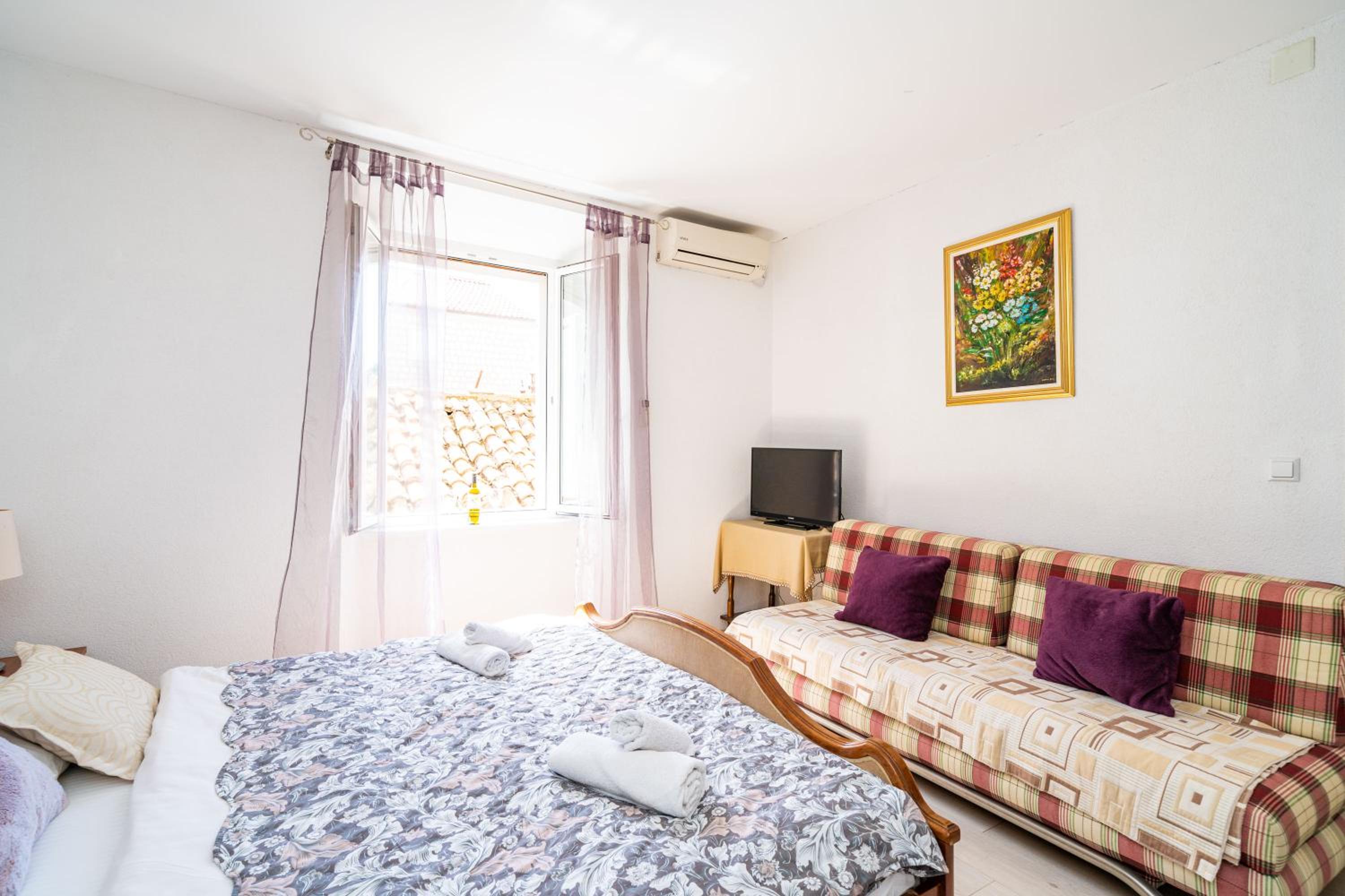 Deluxe Rooms with a terrace view at Old City Gate