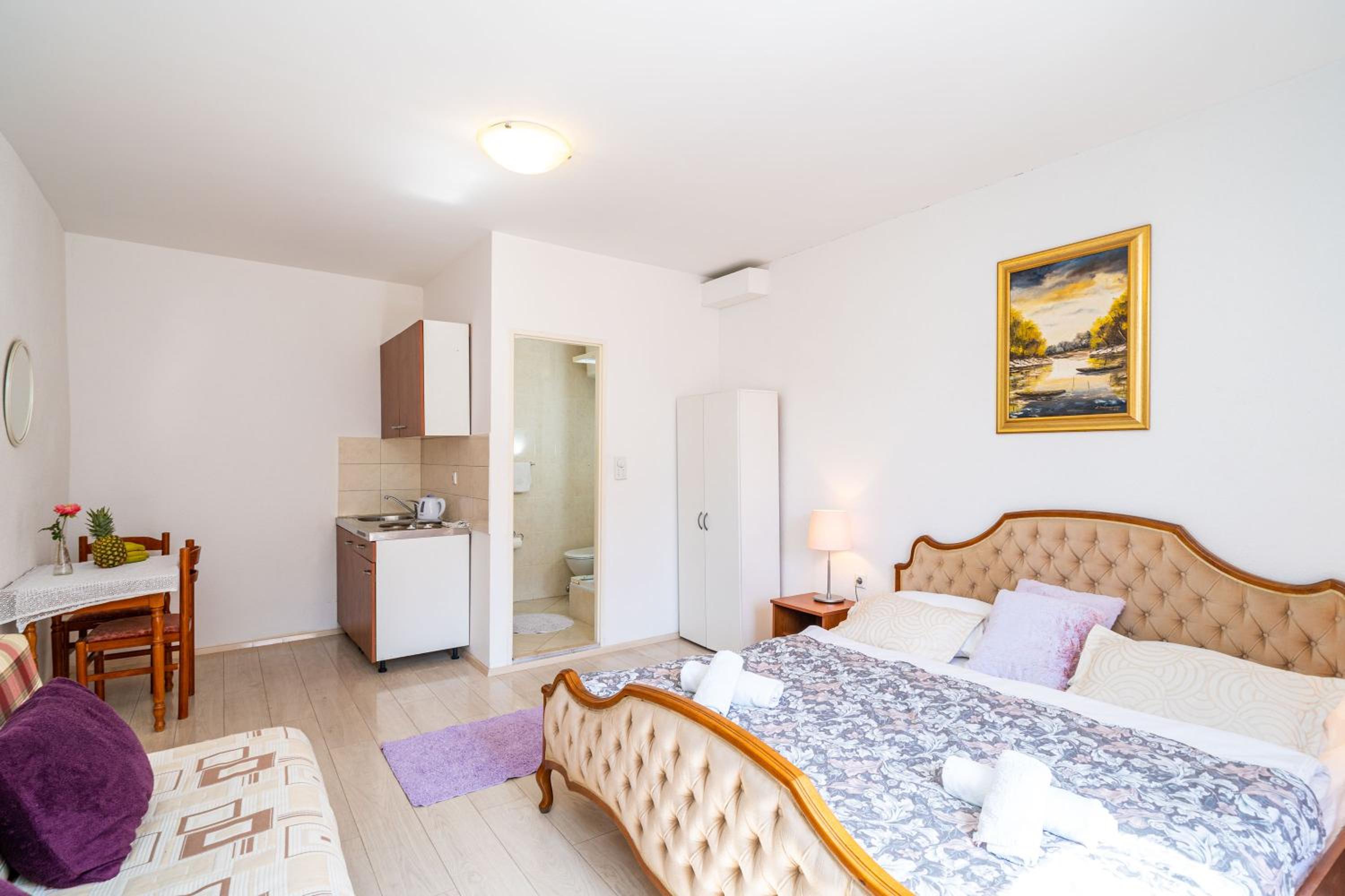Deluxe Rooms with a terrace view at Old City Gate