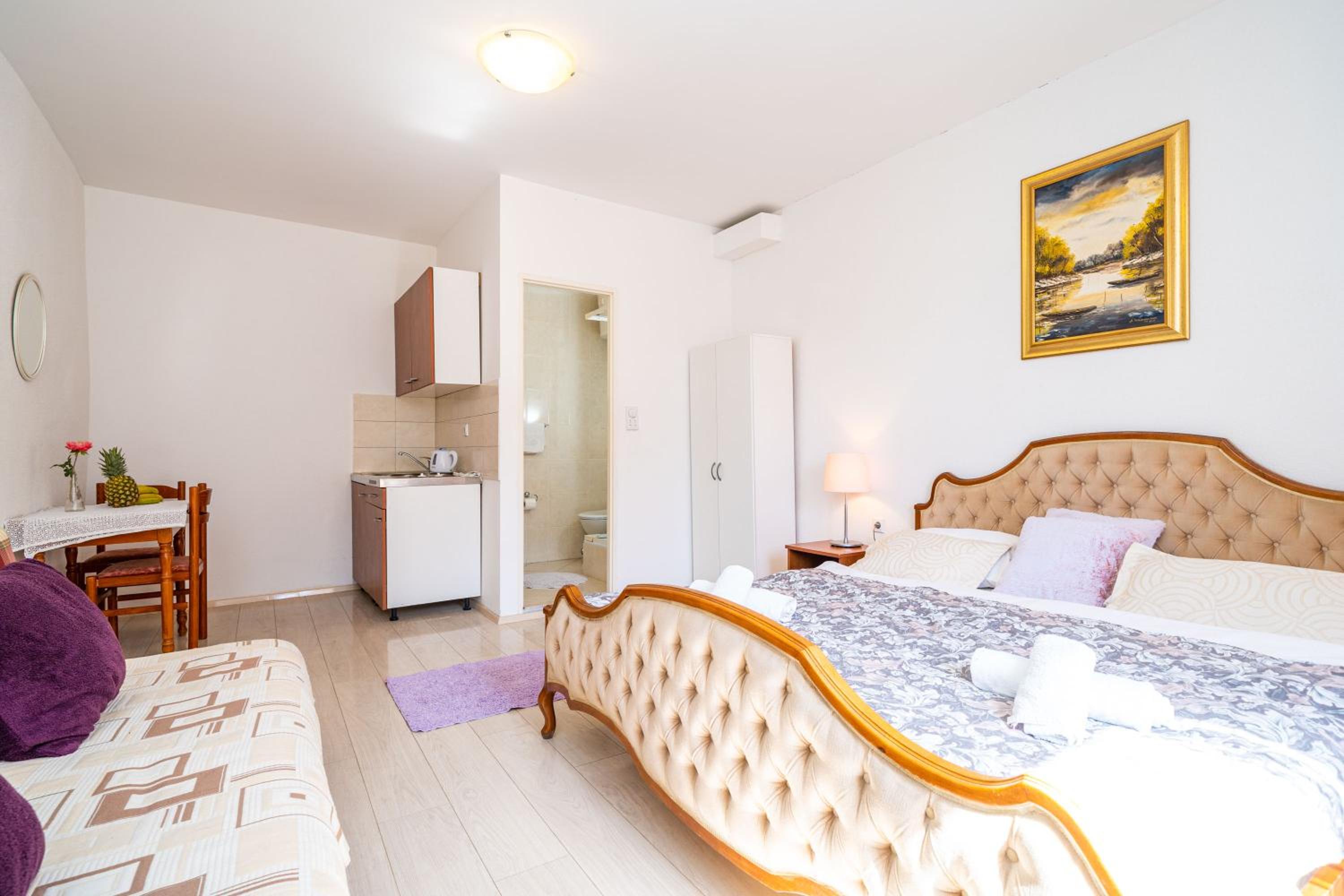 Deluxe Rooms with a terrace view at Old City Gate