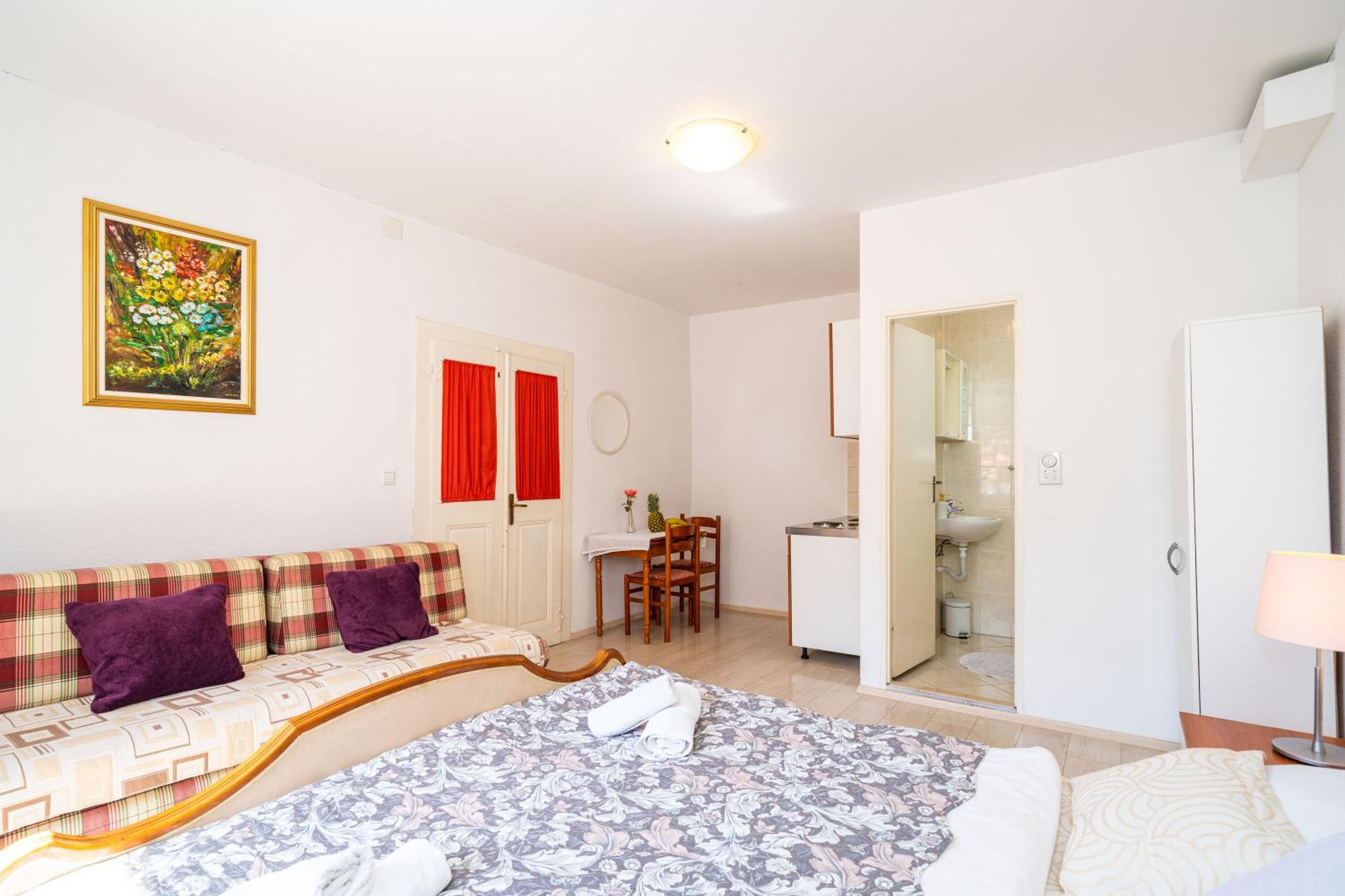 Deluxe Rooms with a terrace view at Old City Gate