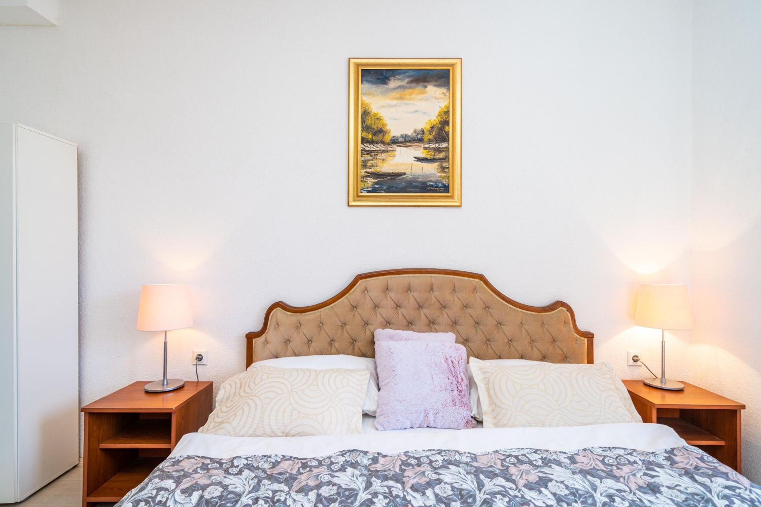 Deluxe Rooms with a terrace view at Old City Gate