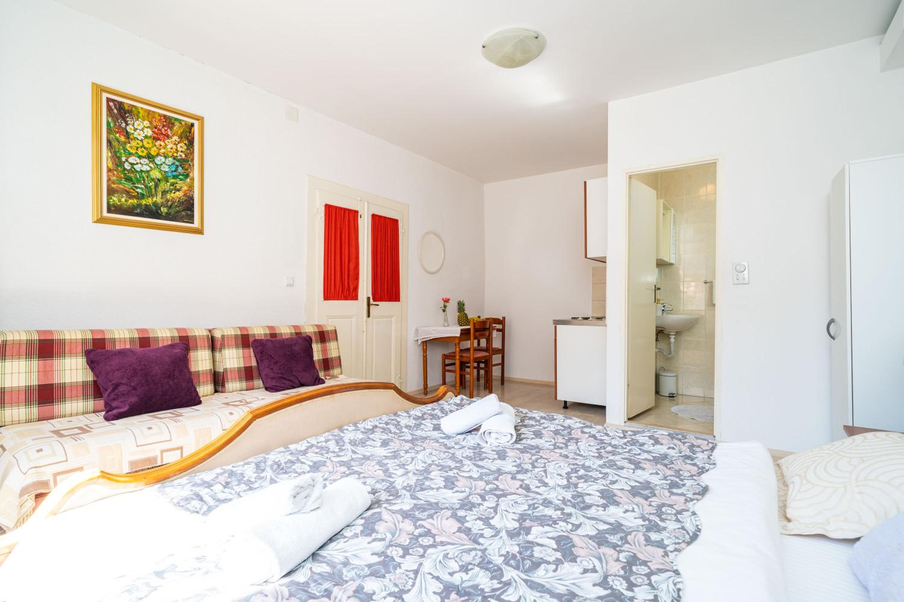 Deluxe Rooms with a terrace view at Old City Gate