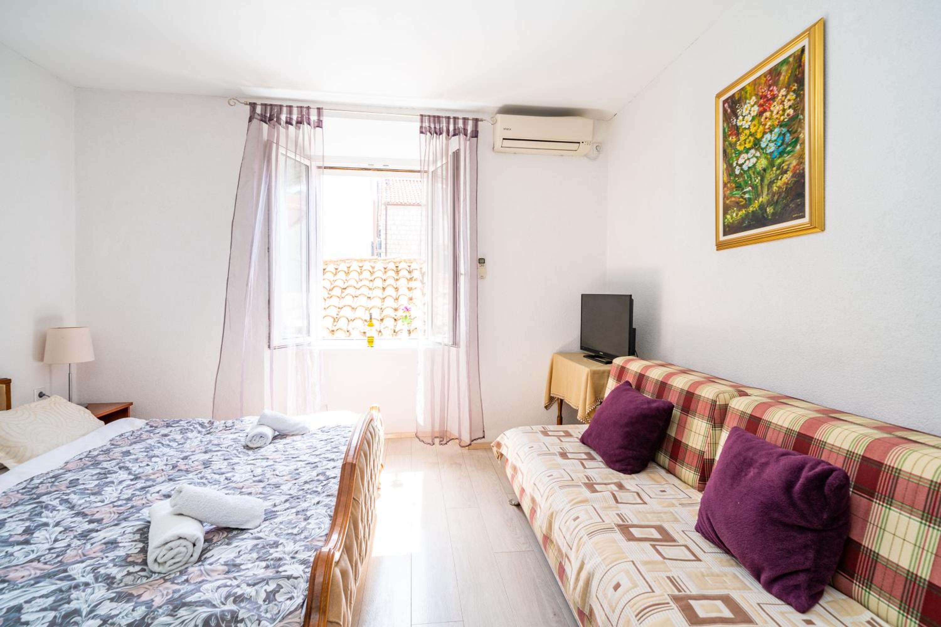 Deluxe Rooms with a terrace view at Old City Gate