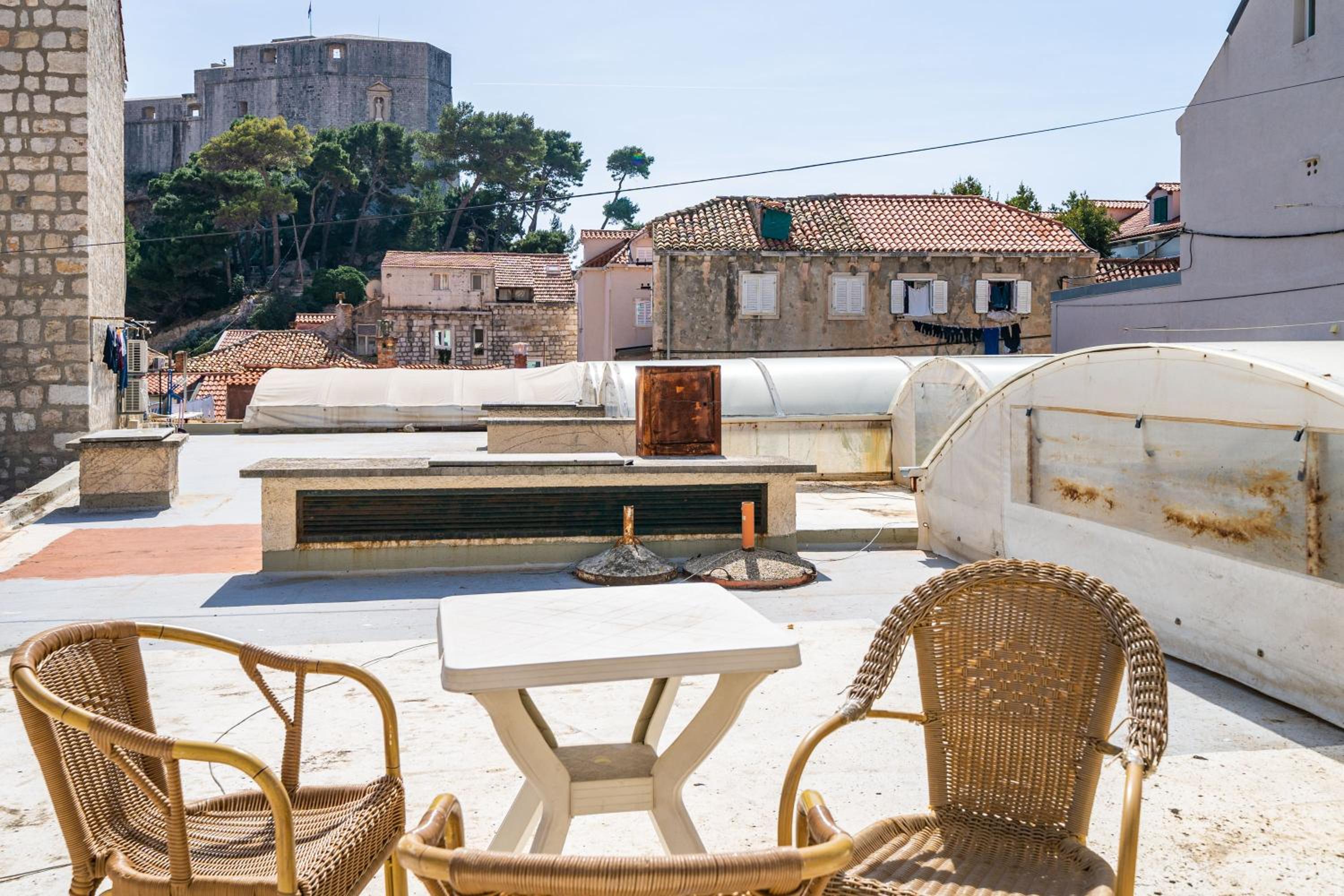 Deluxe Rooms with a terrace view at Old City Gate