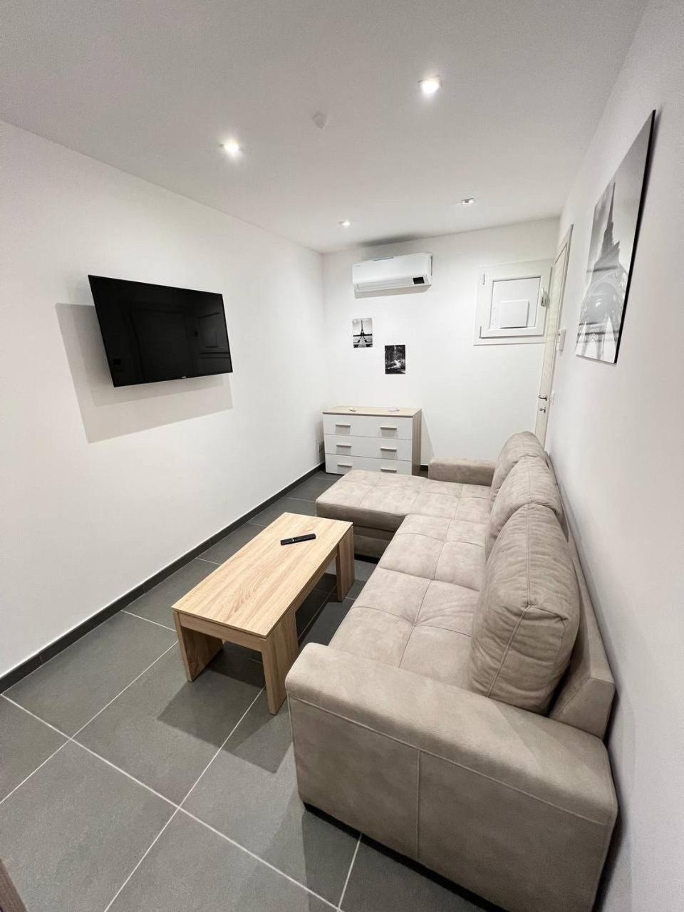Modern Loft Center of Turin + Jacuzzi [ 30m metro] view 5
