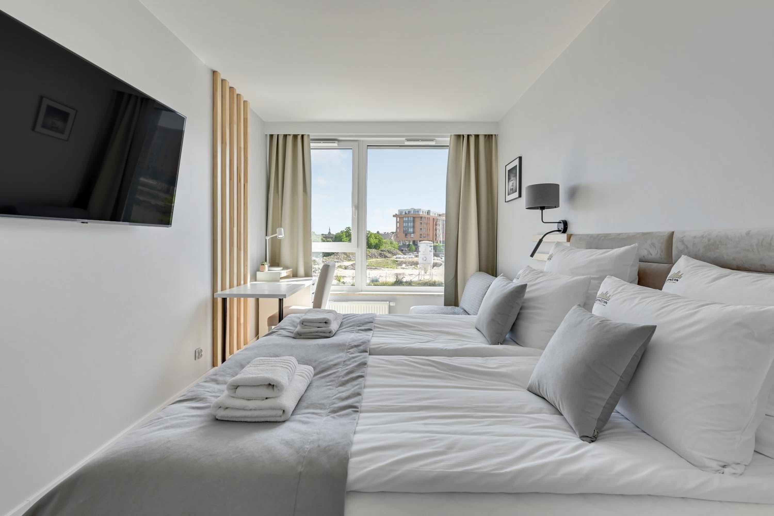 Chlebova - Riverside View Terrace, Free Parking, Gym & Kidsplay by Downtown Apartments