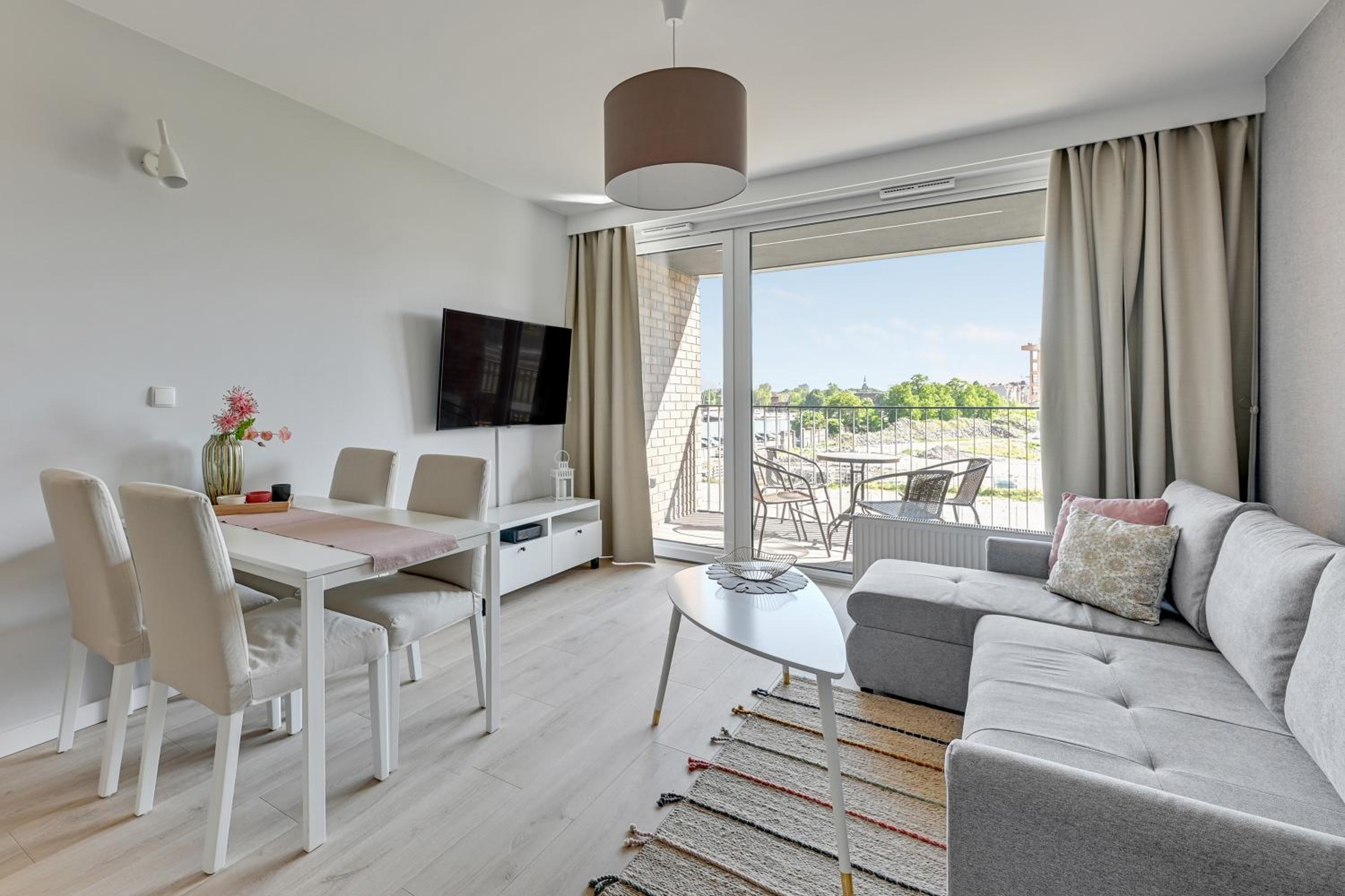Chlebova - Riverside View Terrace, Free Parking, Gym & Kidsplay by Downtown Apartments