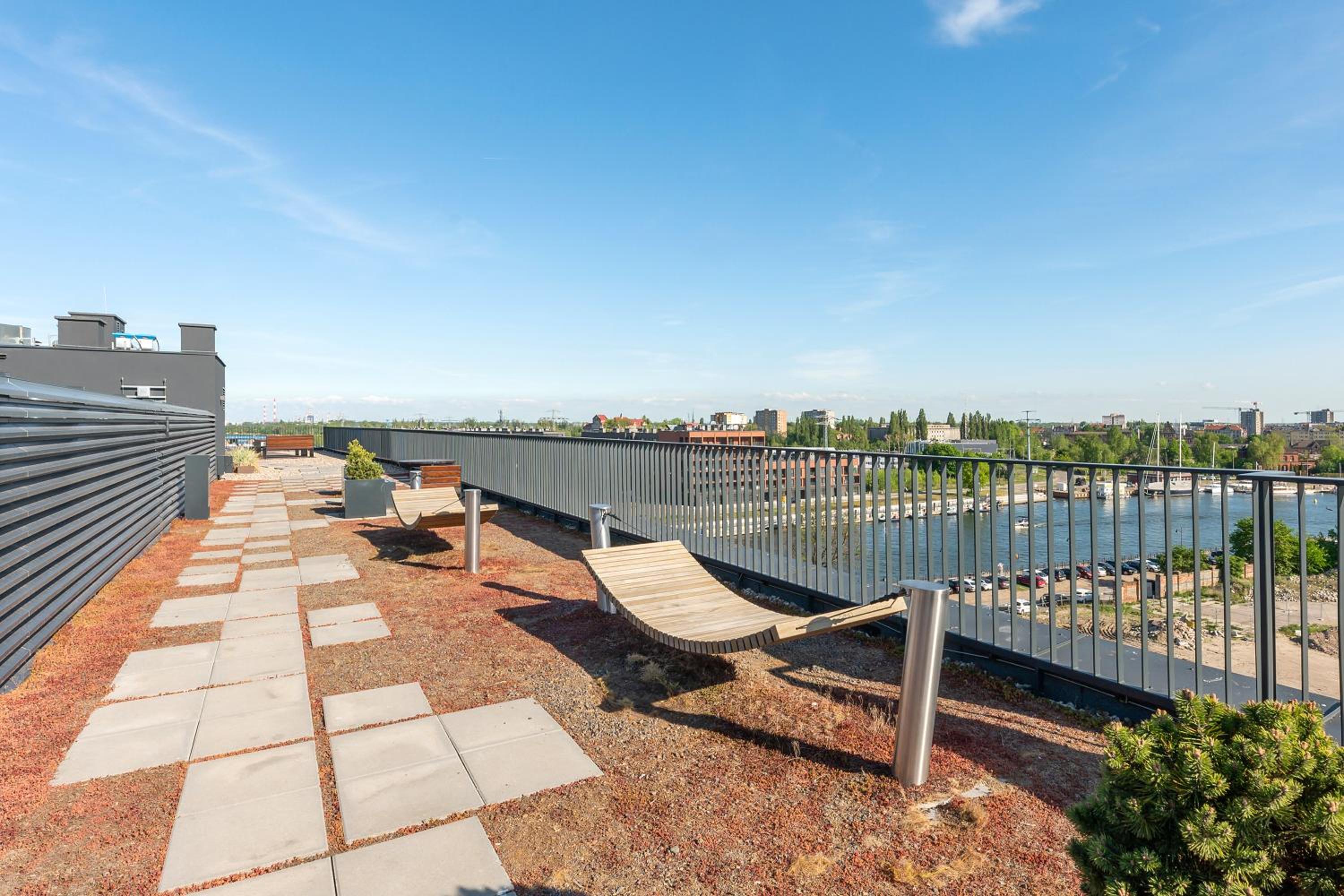 Chlebova - Riverside View Terrace, Free Parking, Gym & Kidsplay by Downtown Apartments