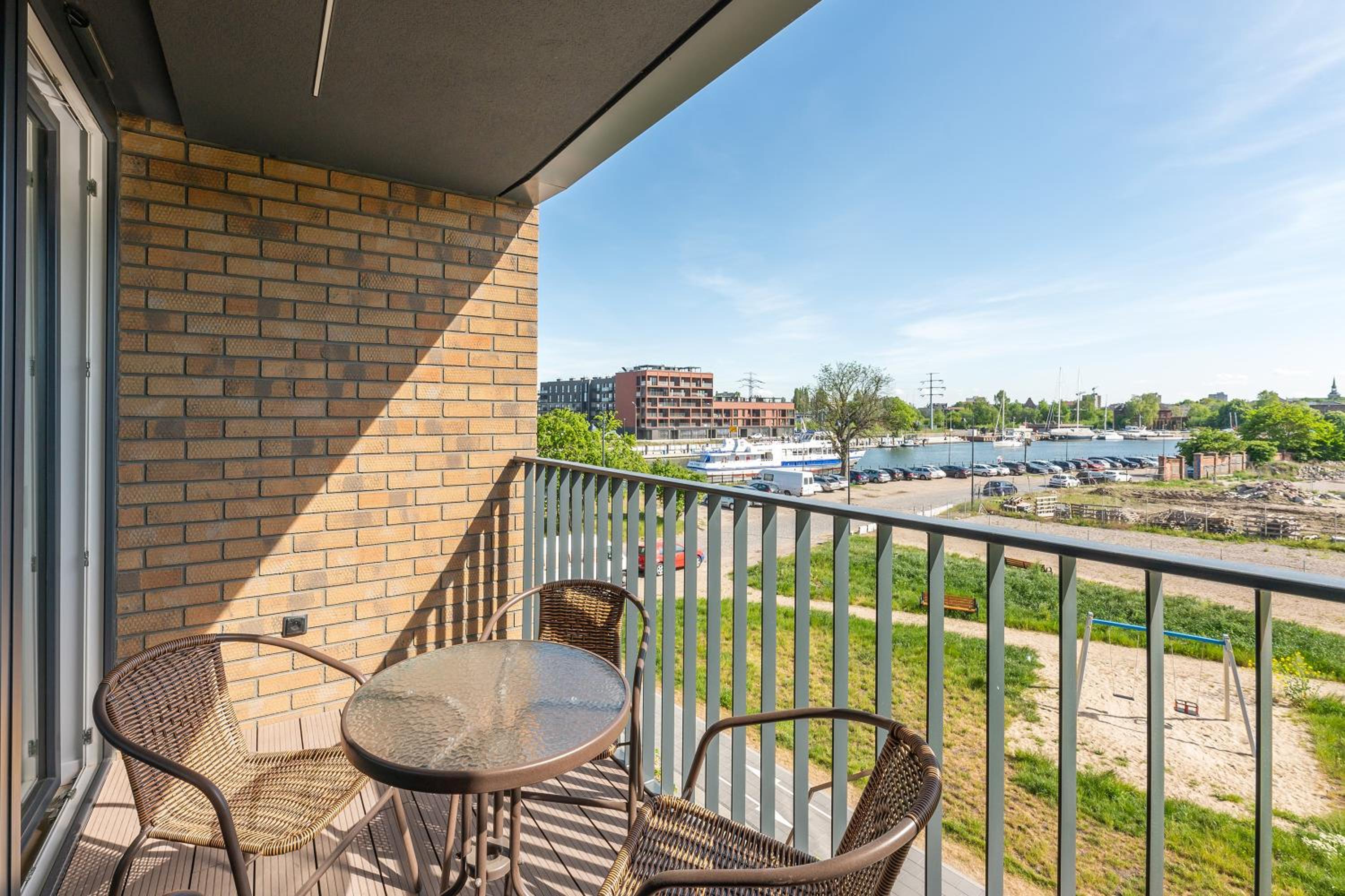 Chlebova - Riverside View Terrace, Free Parking, Gym & Kidsplay by Downtown Apartments