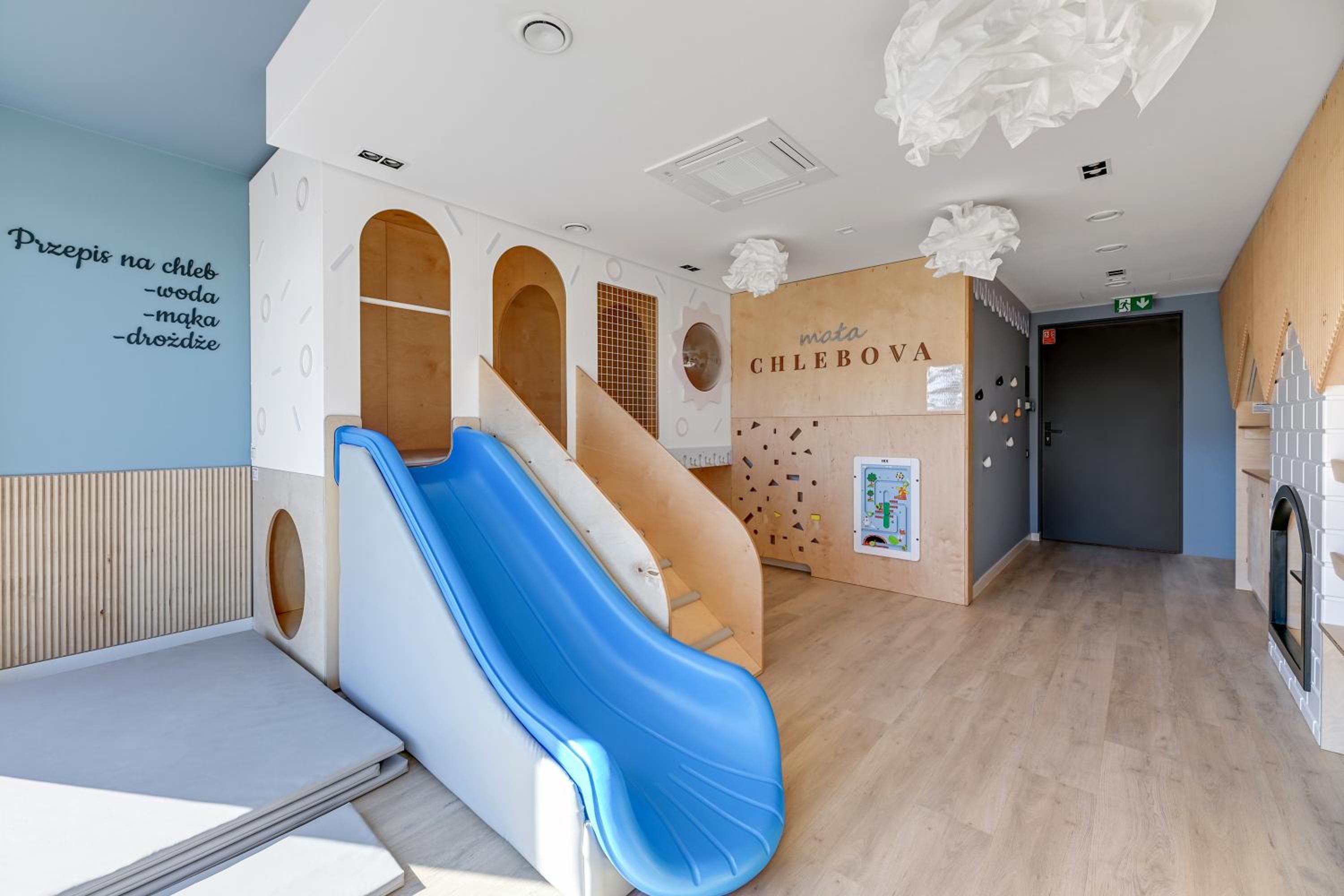 Chlebova - Riverside View Terrace, Free Parking, Gym & Kidsplay by Downtown Apartments
