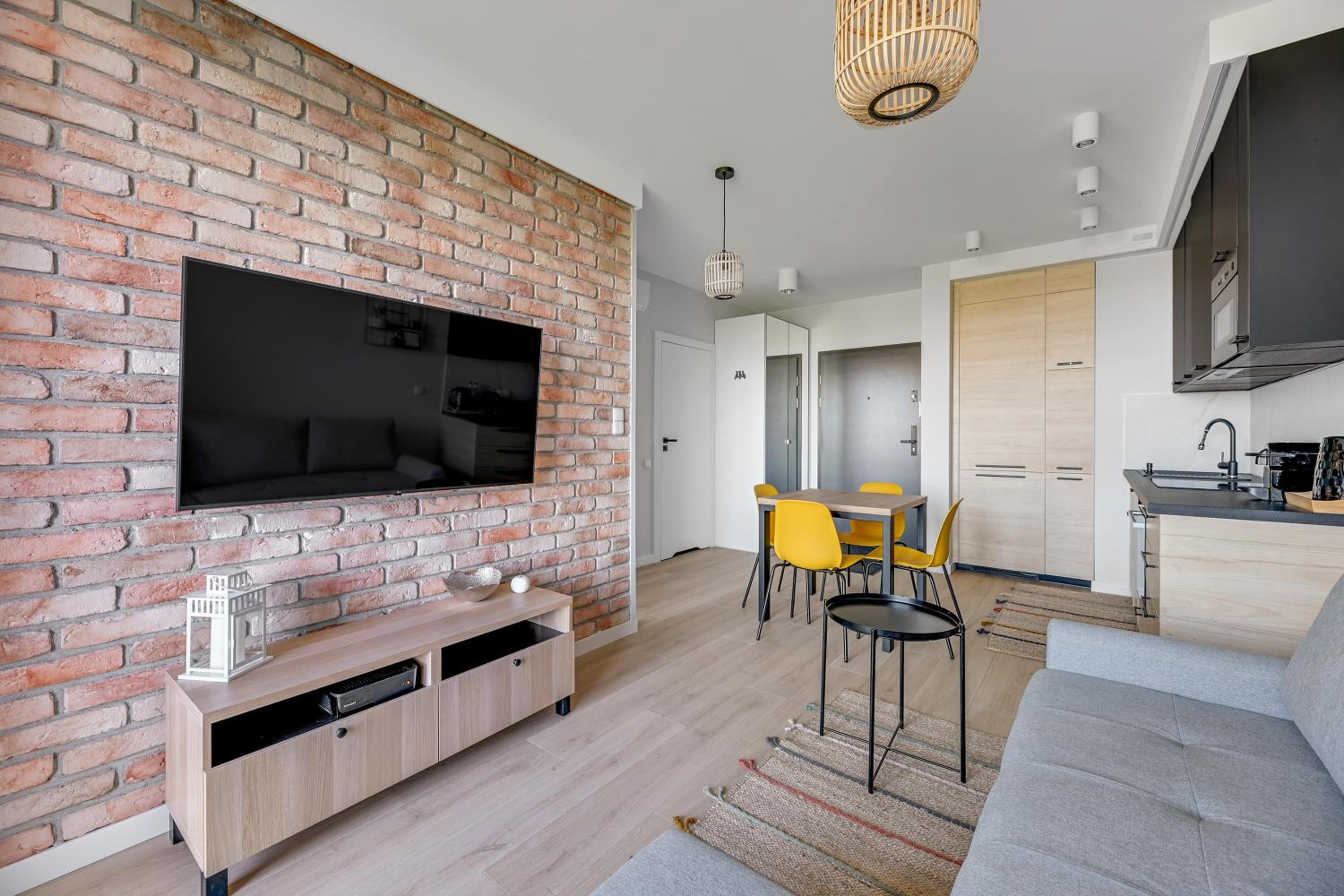 Chlebova - Riverside View Terrace, Free Parking, Gym & Kidsplay by Downtown Apartments