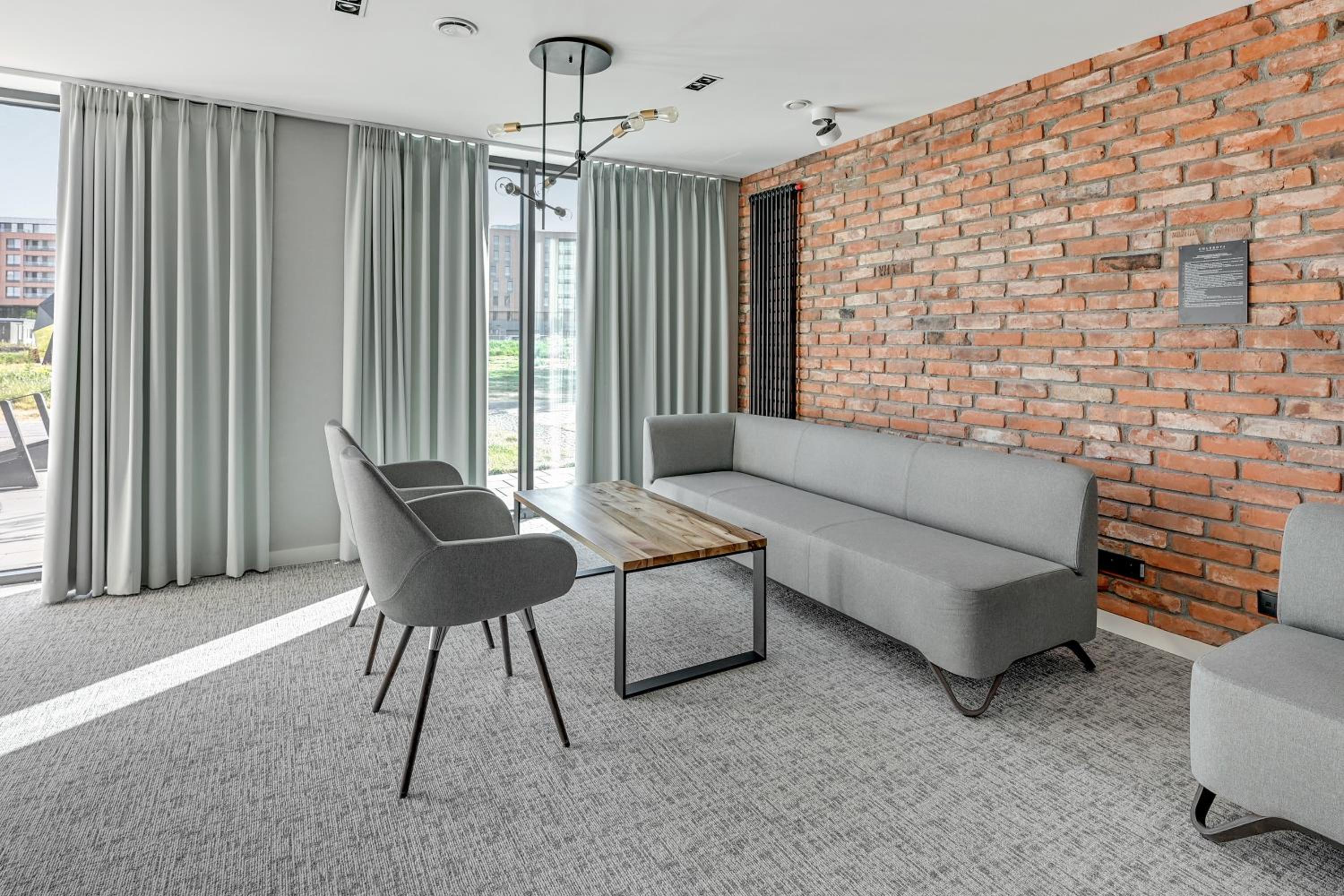 Chlebova - Riverside View Terrace, Free Parking, Gym & Kidsplay by Downtown Apartments